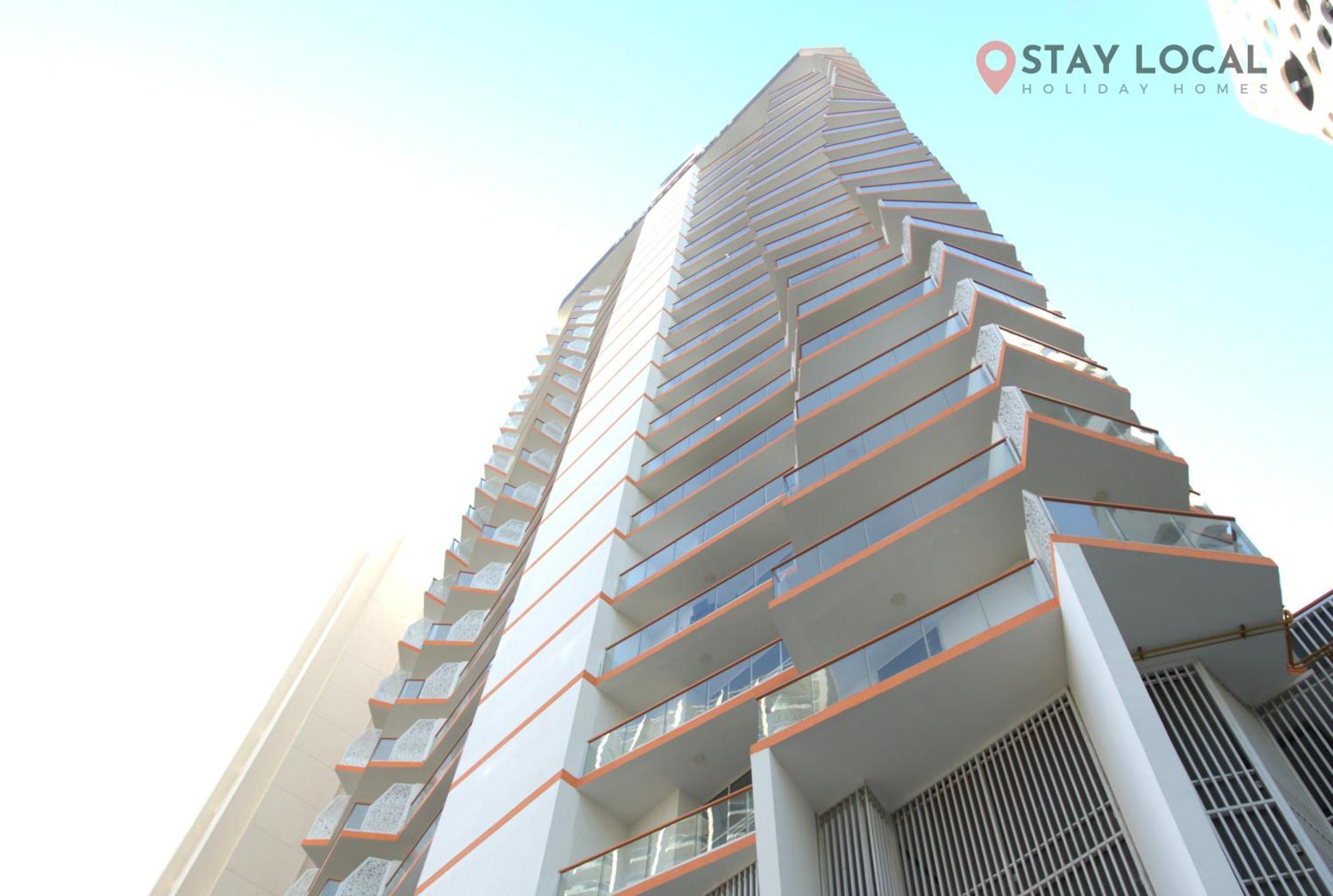 Urban Retreat Cozy Business Bay Canal Burj View Apartment