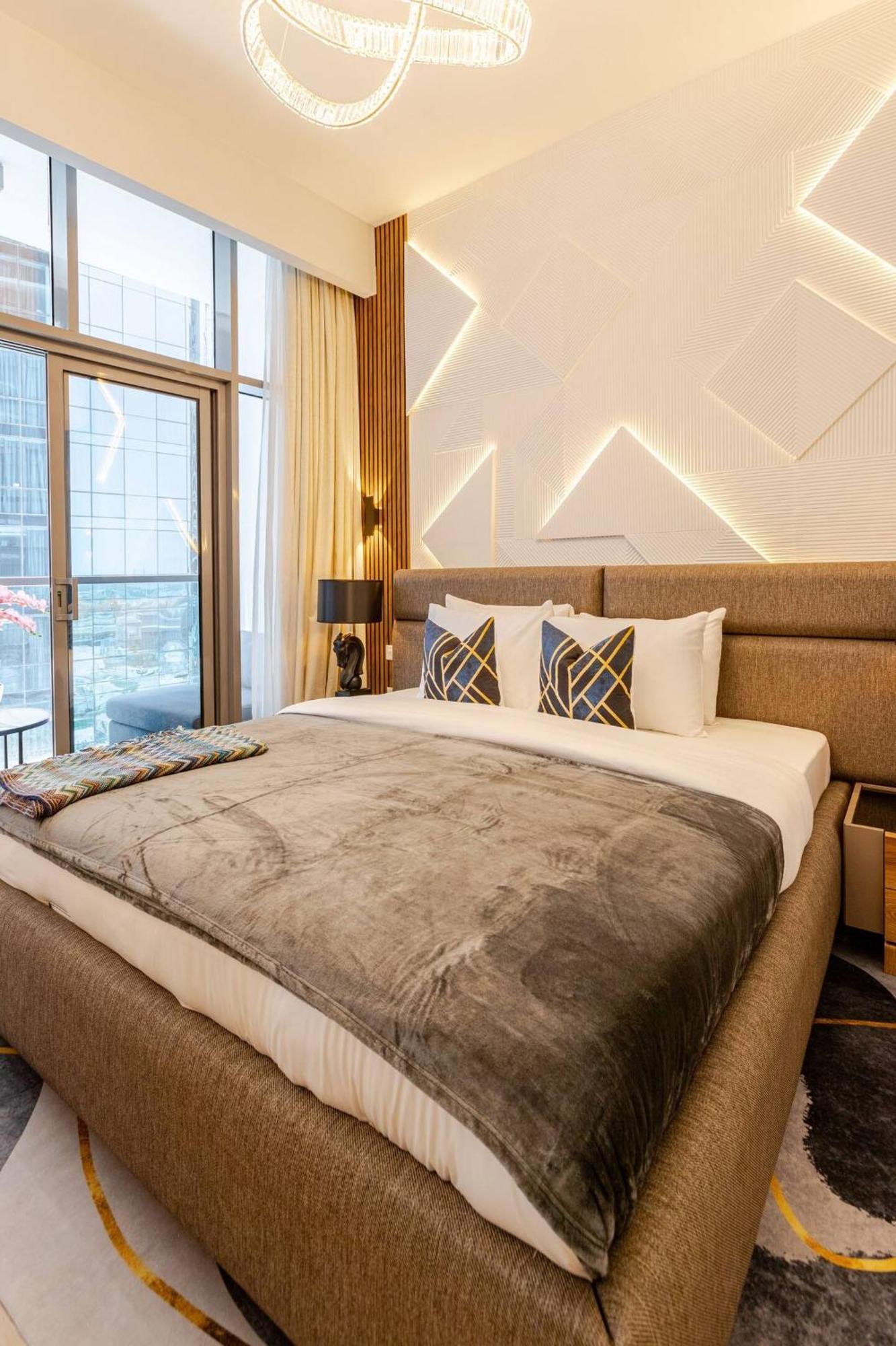 3 Bed Superior With Burj Khalifa Balcony Views * Dubai