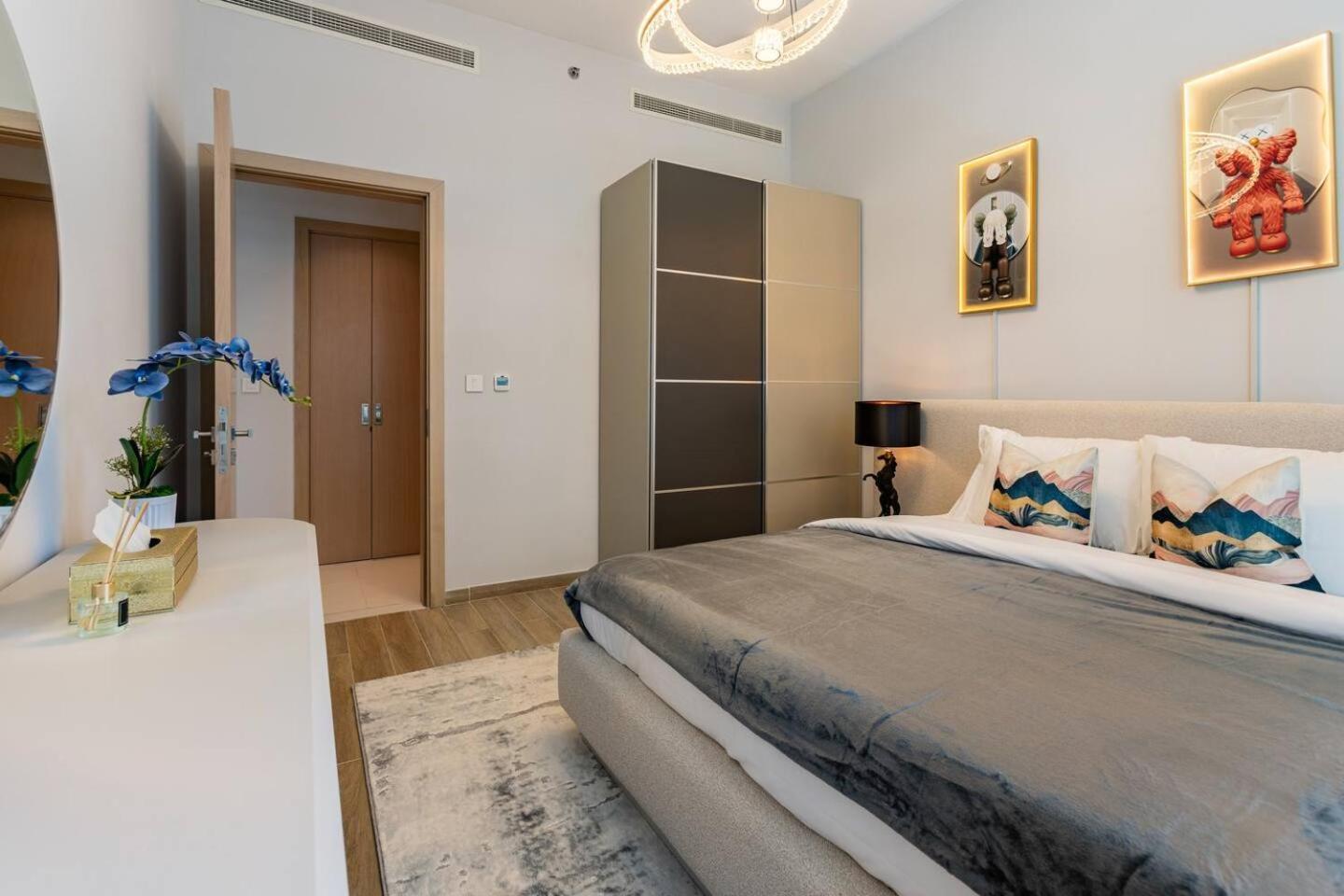 Apartment 3 Bed Superior With Burj Khalifa Balcony Views *