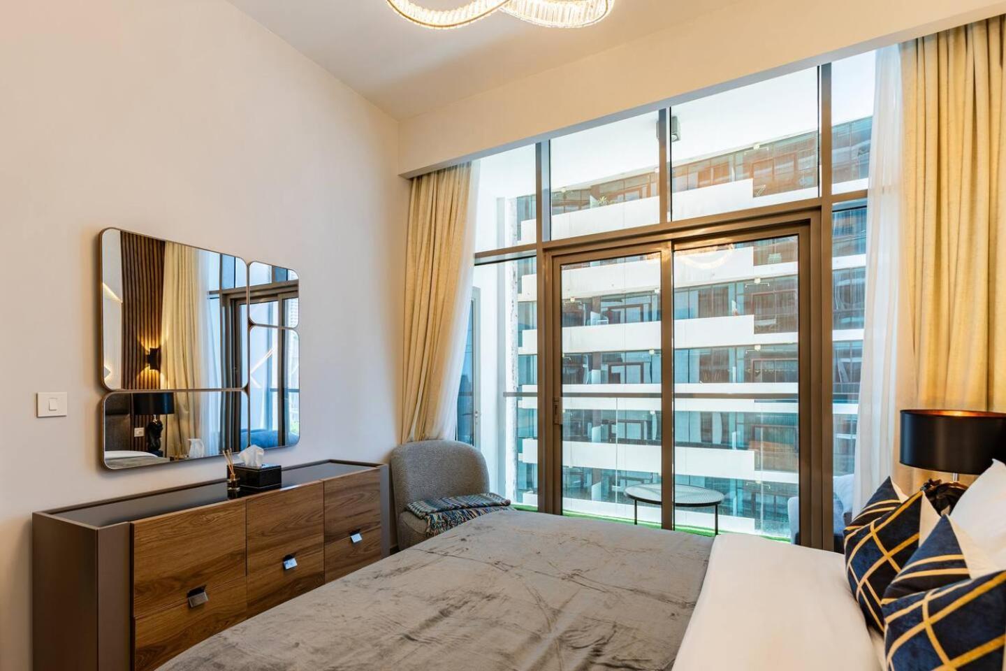 3 Bed Superior With Burj Khalifa Balcony Views *