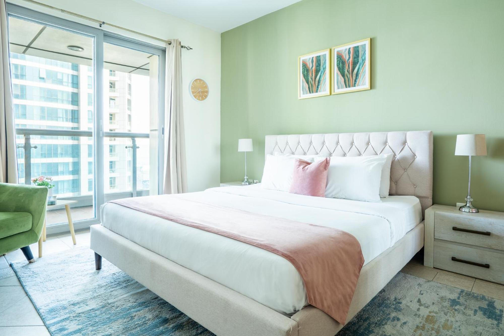 Cozy One Bedroom On High Floor Apartment *