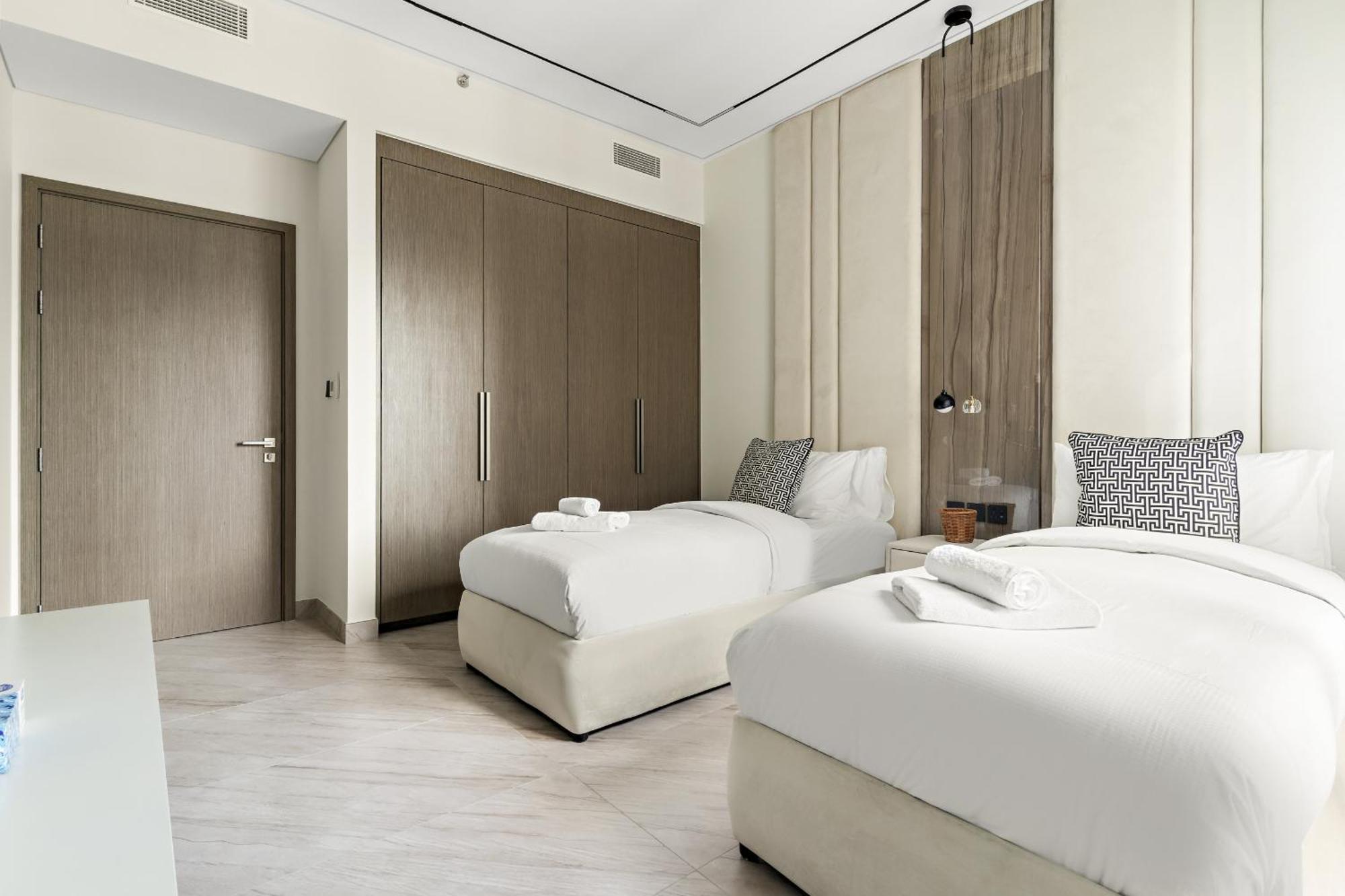 Vayk - Contemporary 2 Bd In Downtown *