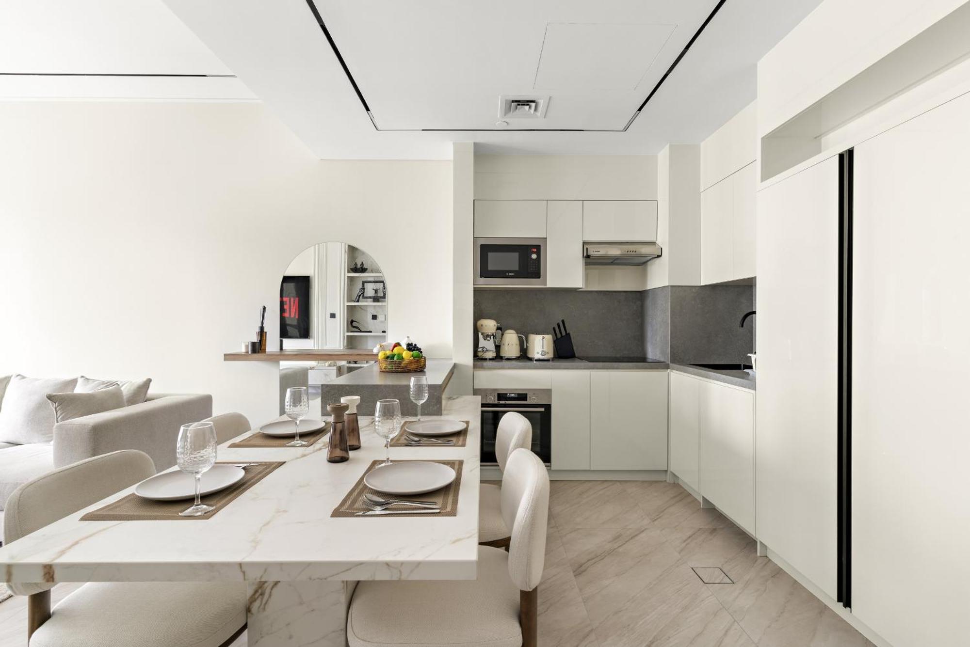 Vayk - Contemporary 2 Bd In Downtown
