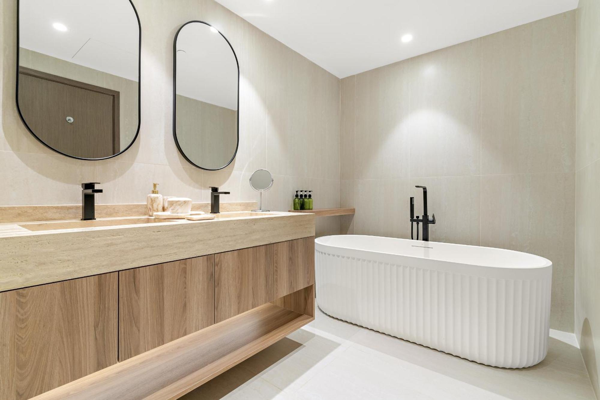 Vayk - Contemporary 2 Bd In Downtown Apartment