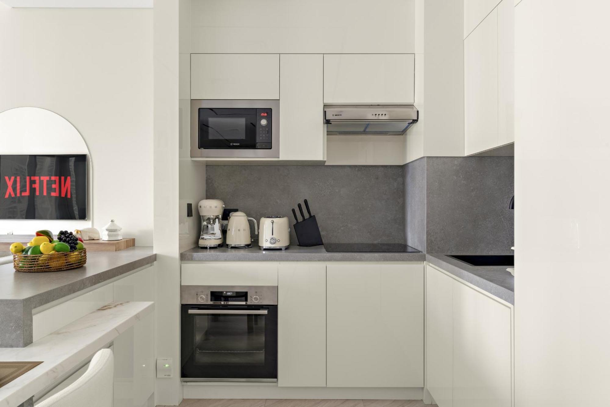 Vayk - Contemporary 2 Bd In Downtown Apartment