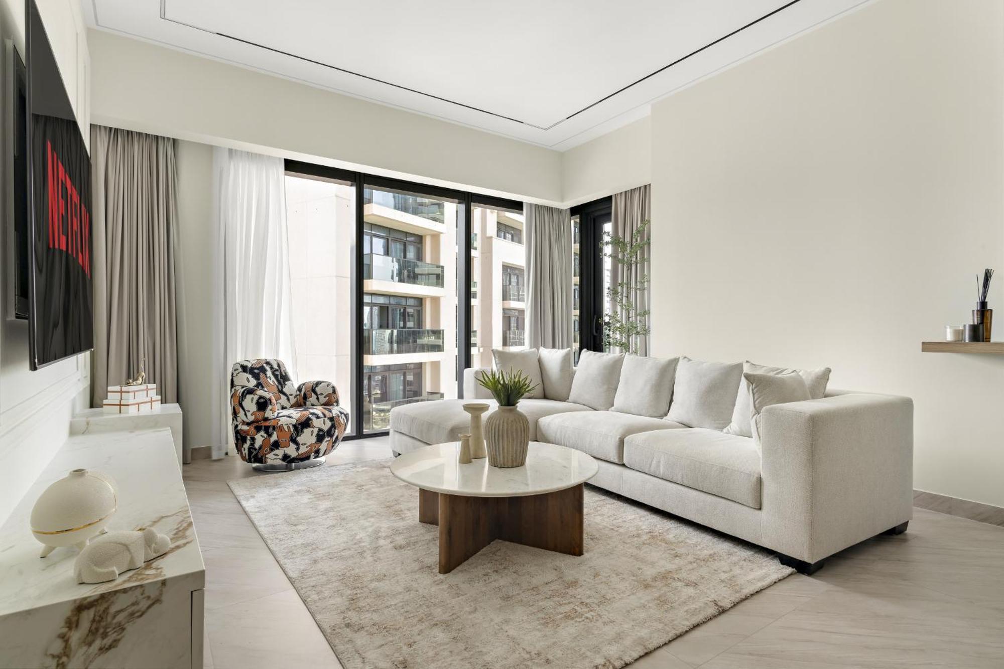 Vayk - Contemporary 2 Bd In Downtown Dubai