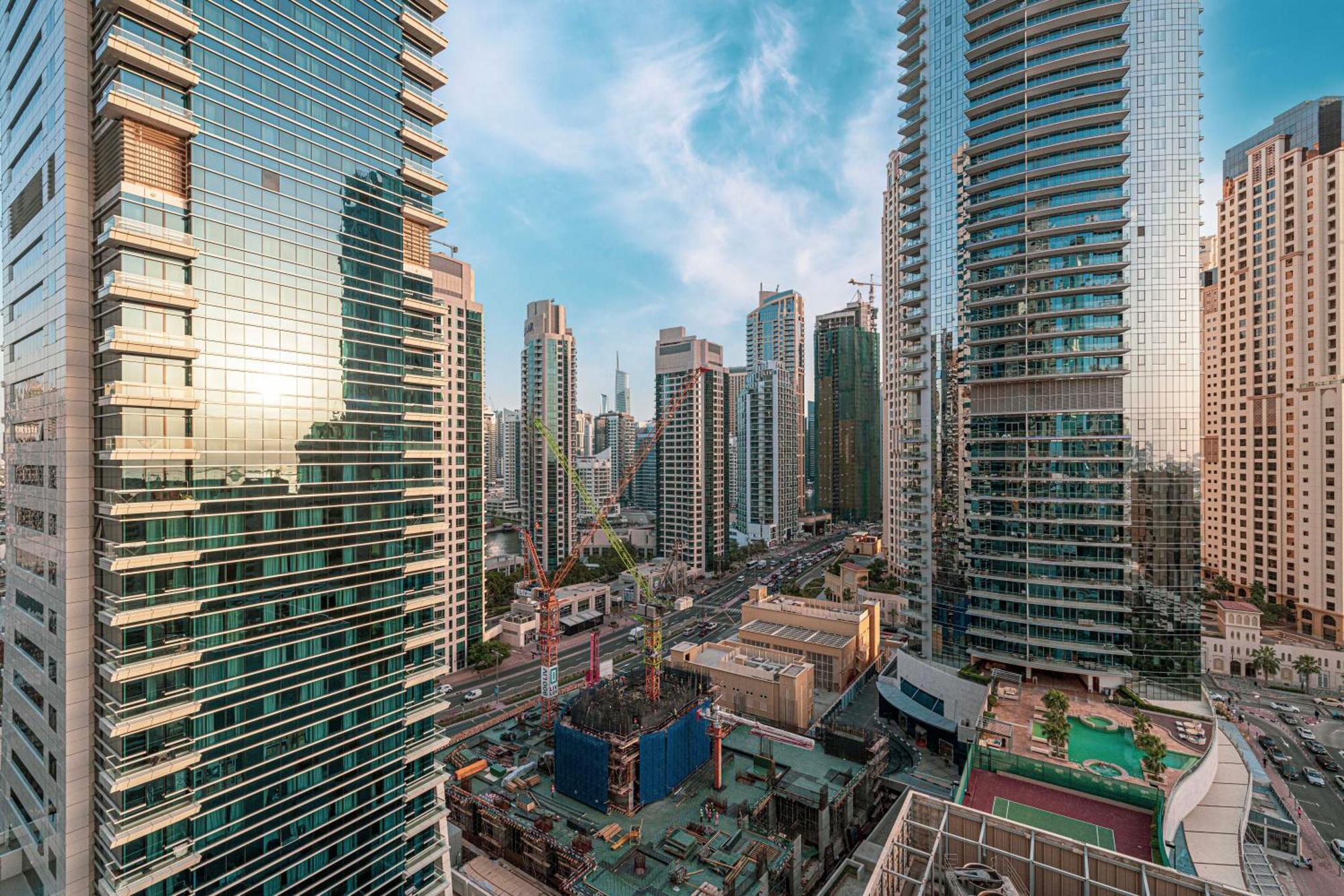 Apartment Lovely Eye & Sea View, 3 Mints To Dubai