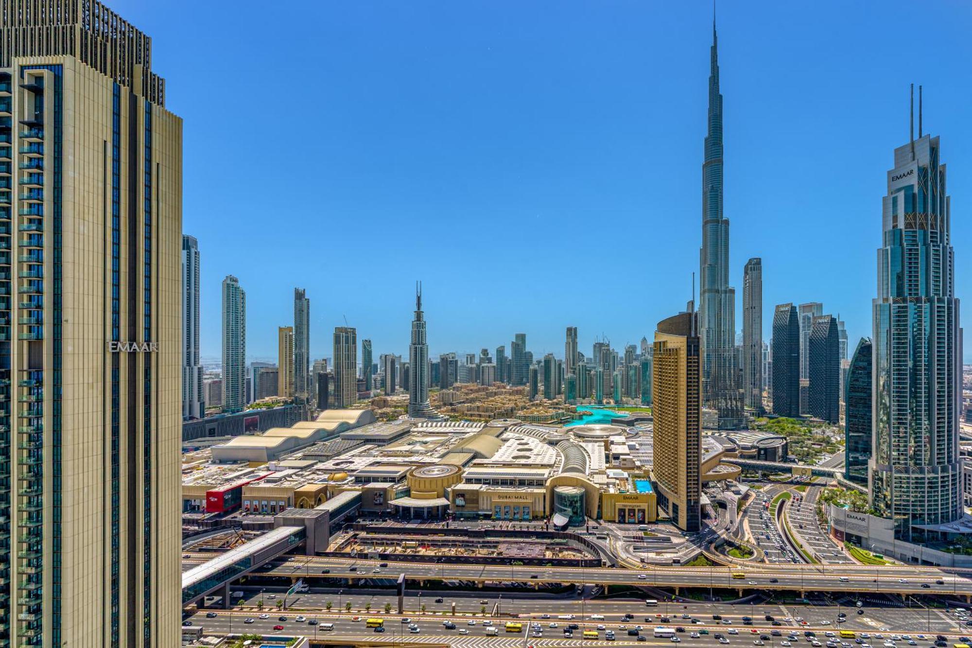 Apartment Mall Connection - Burj Views - Turf Balcony