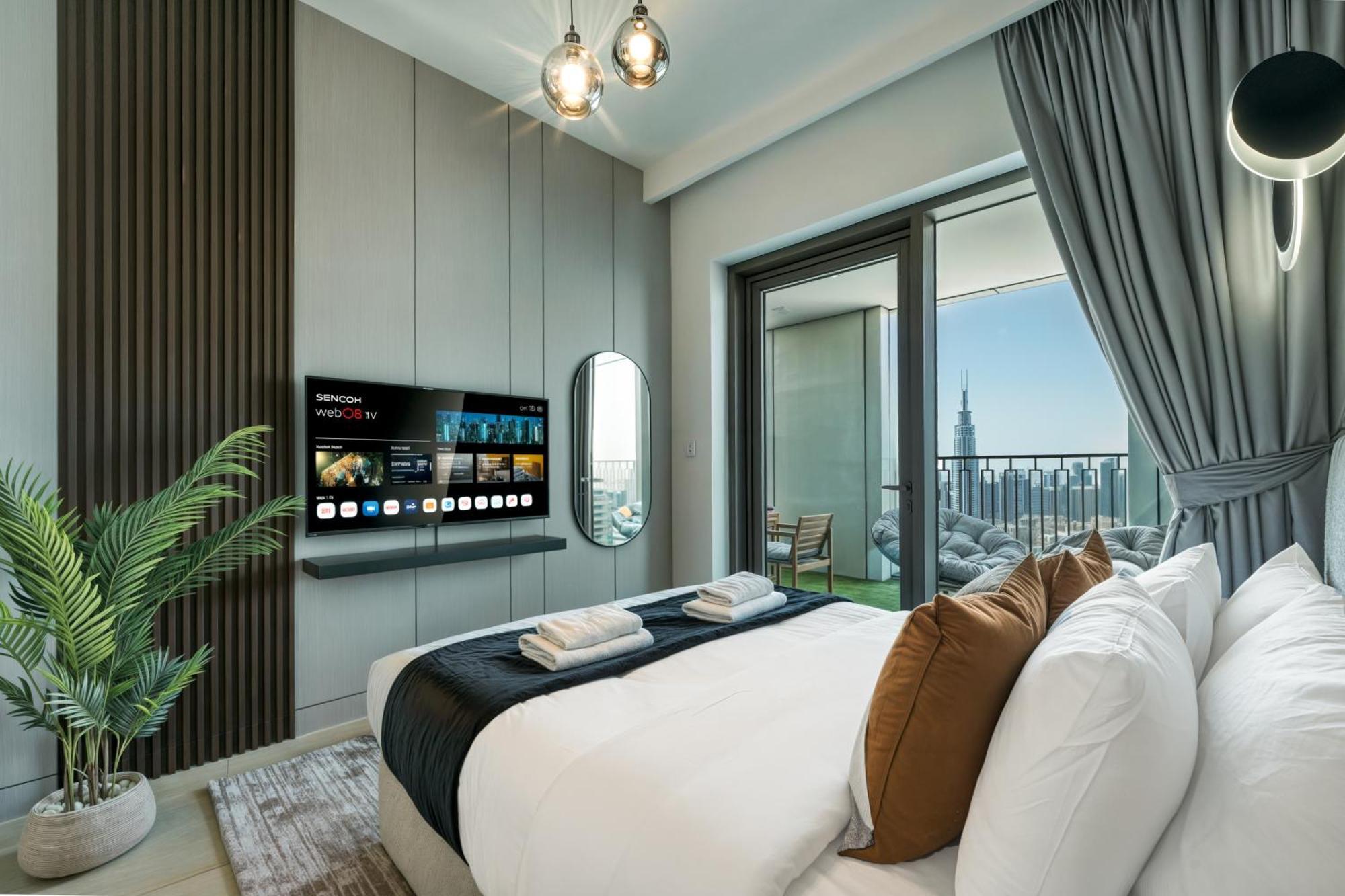 Mall Connection - Burj Views - Turf Balcony Apartment
