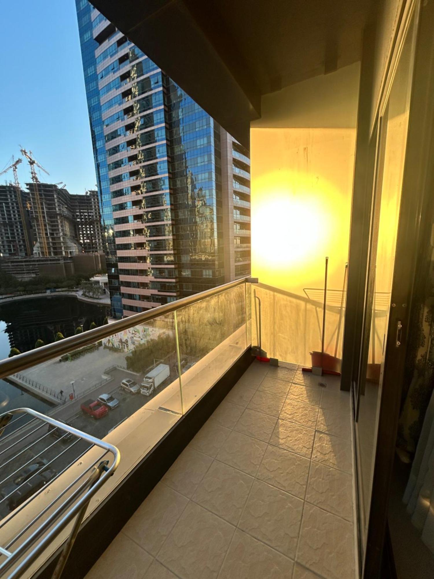 Click - Jlt - & Balcony Lakes View Entire -jn Apartment
