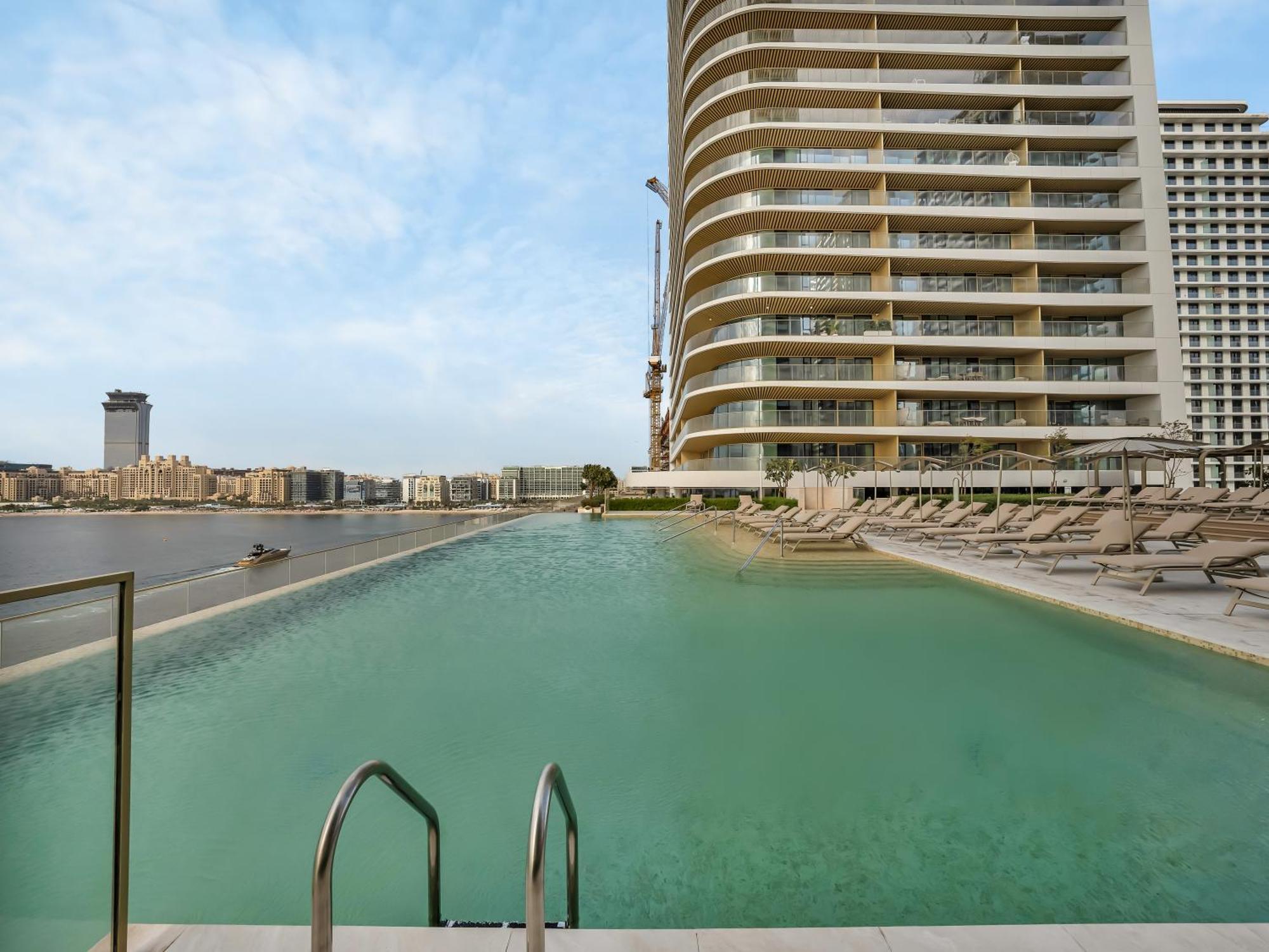 Utra Lux Large 1 Bedroom With Sunset Views And Private Beach Apartment Dubai