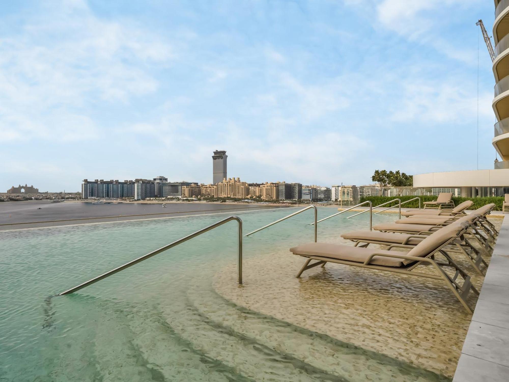 Utra Lux Large 1 Bedroom With Sunset Views And Private Beach Apartment