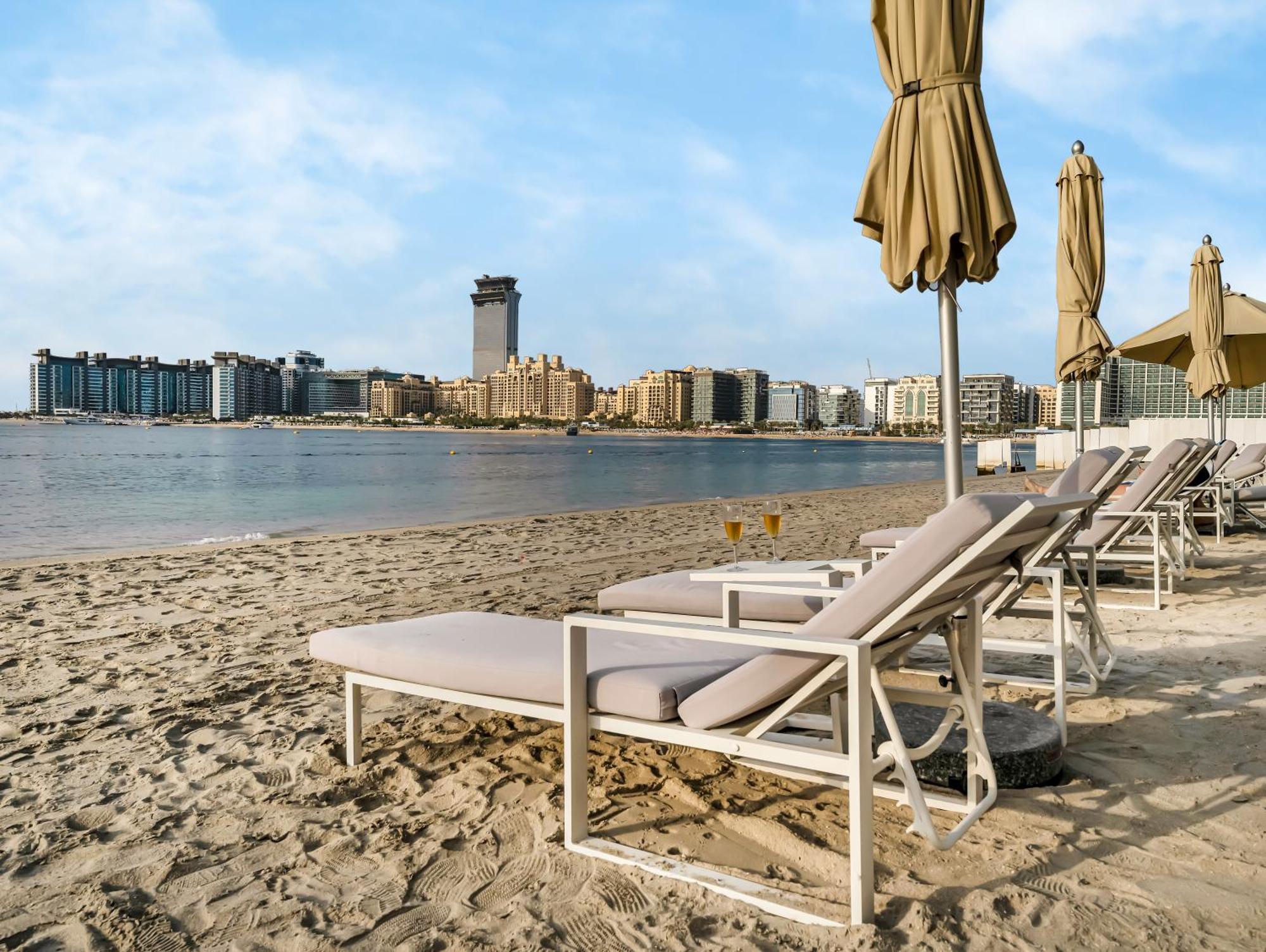 Utra Lux Large 1 Bedroom With Sunset Views And Private Beach *