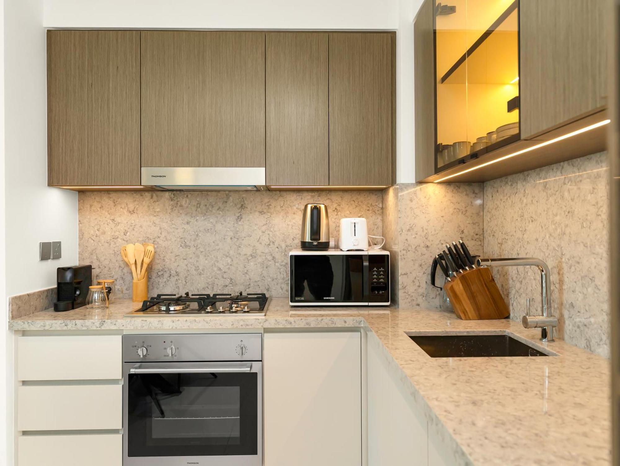 Utra Lux Large 1 Bedroom With Sunset Views And Private Beach *