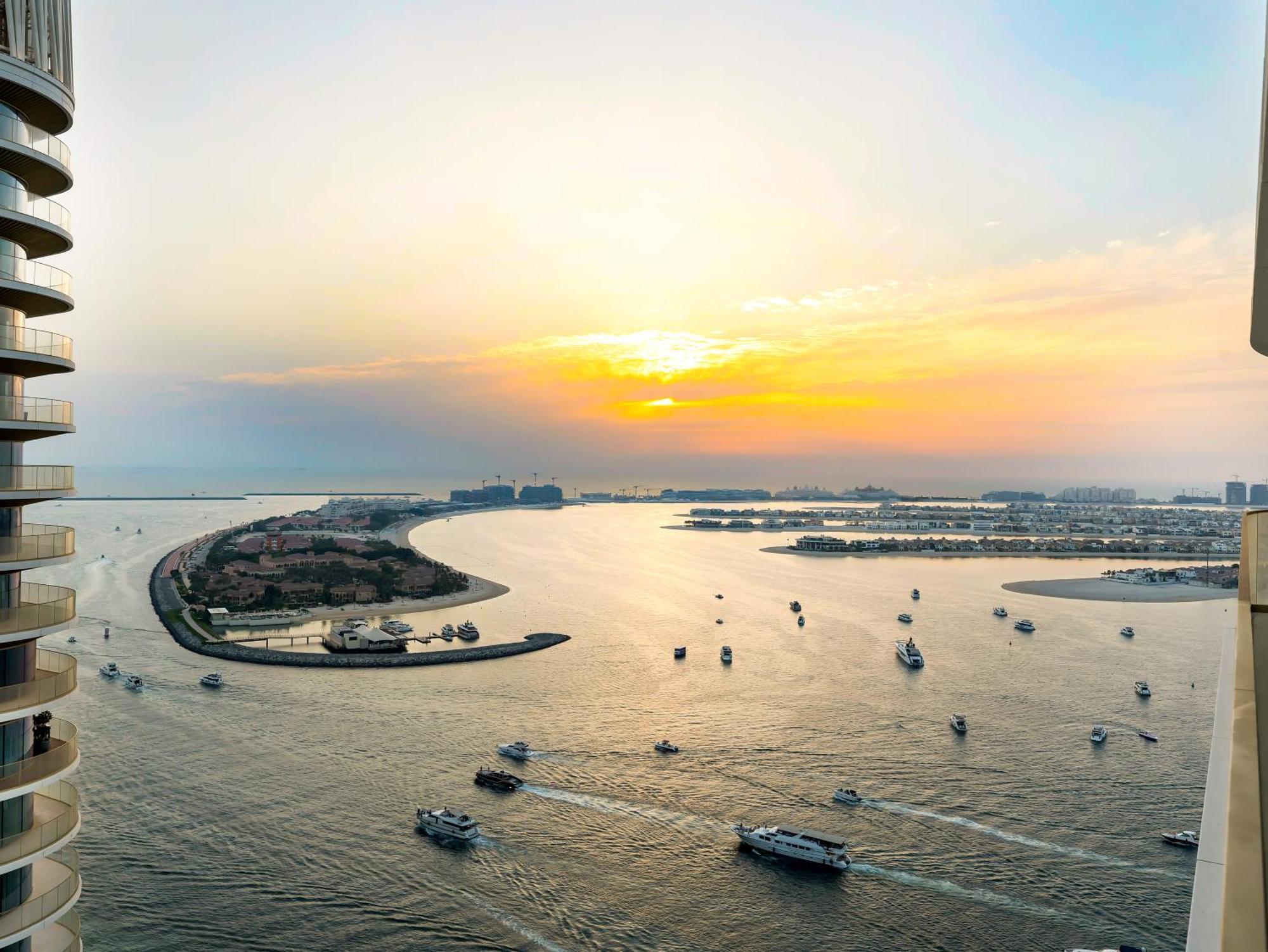 Utra Lux Large 1 Bedroom With Sunset Views And Private Beach * Dubai
