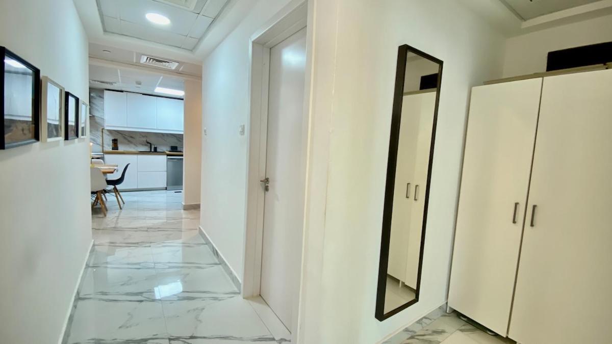 Luxury 3-bedroom In Prime Location Apartment *