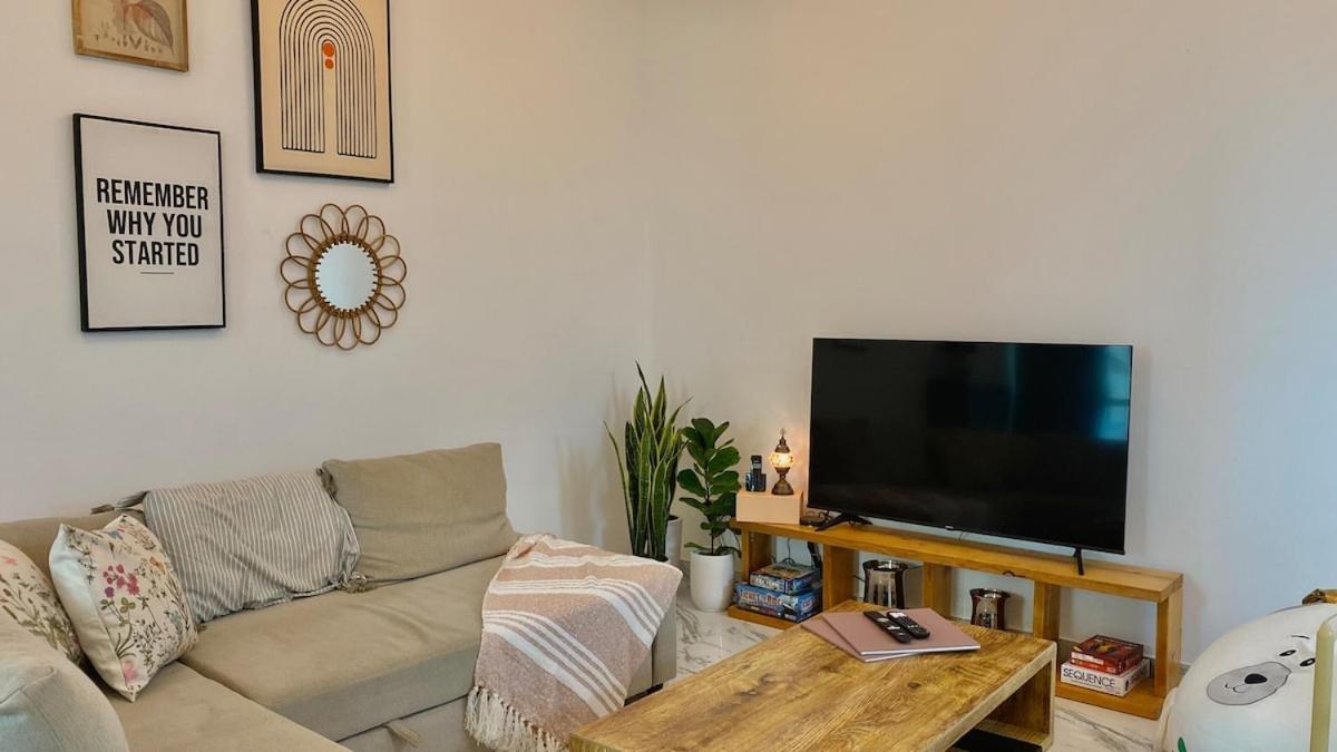Apartment Luxury 3-bedroom In Prime Location