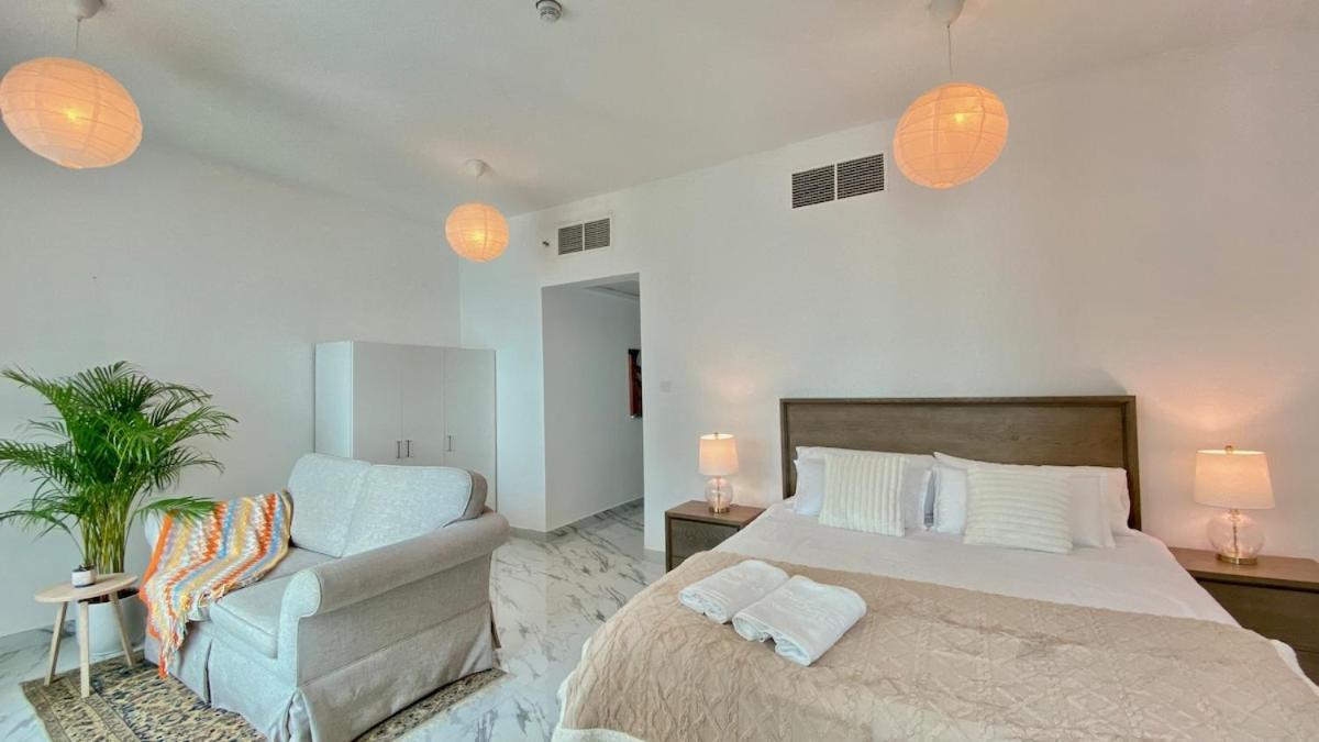 Apartment Luxury 3-bedroom In Prime Location