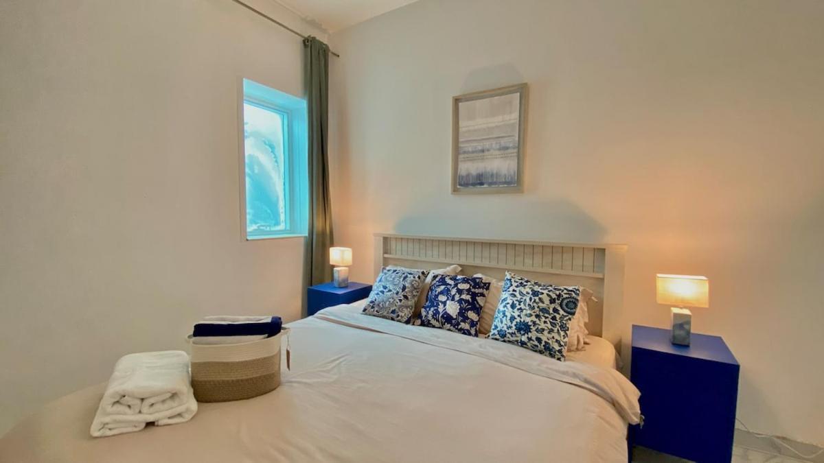 Apartment Luxury 3-bedroom In Prime Location *