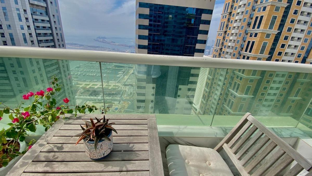 Apartment Luxury 3-bedroom In Prime Location *