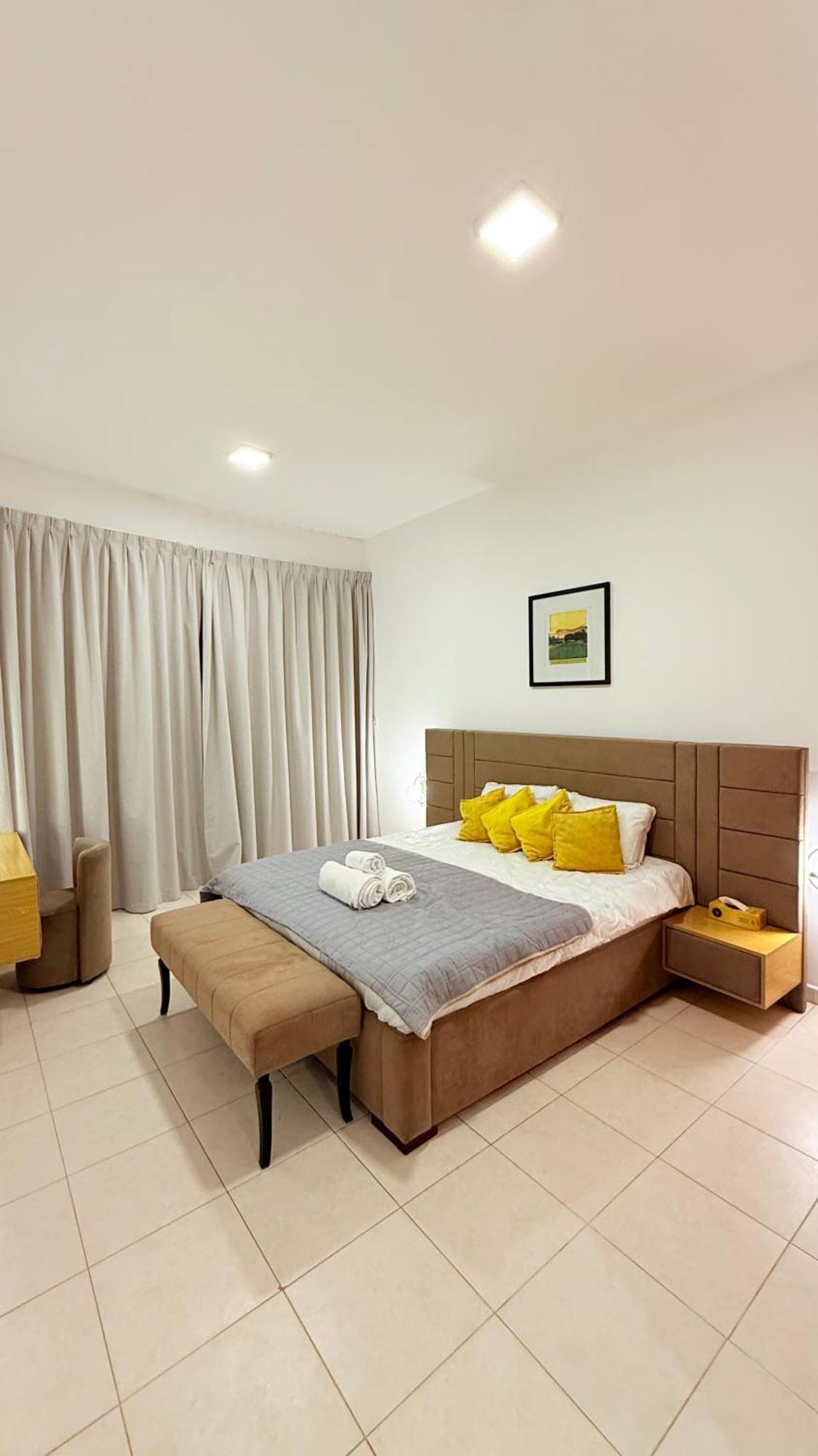 Luxhome *