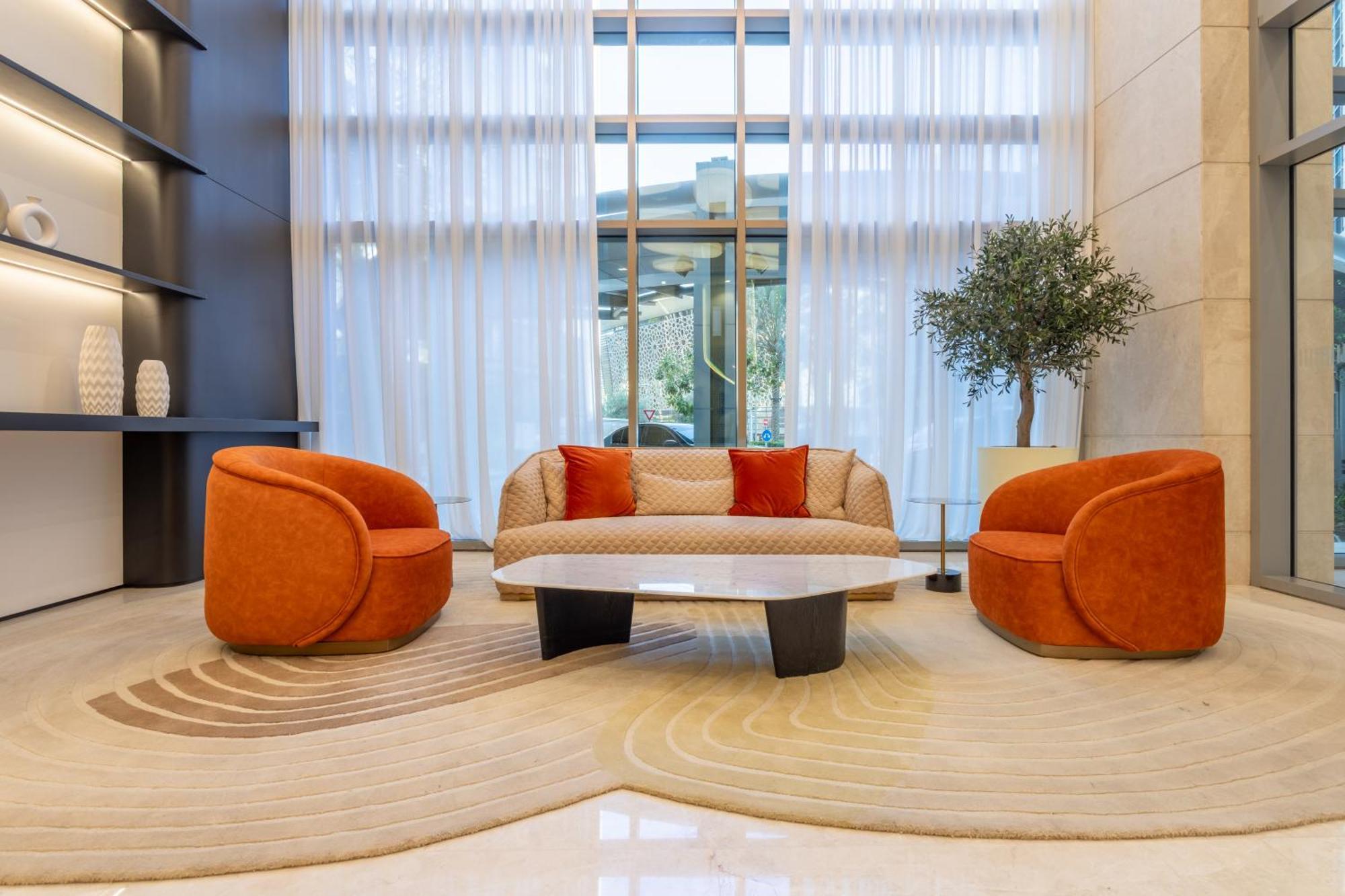 Standpoint - Elegant Upgraded In Downtown *