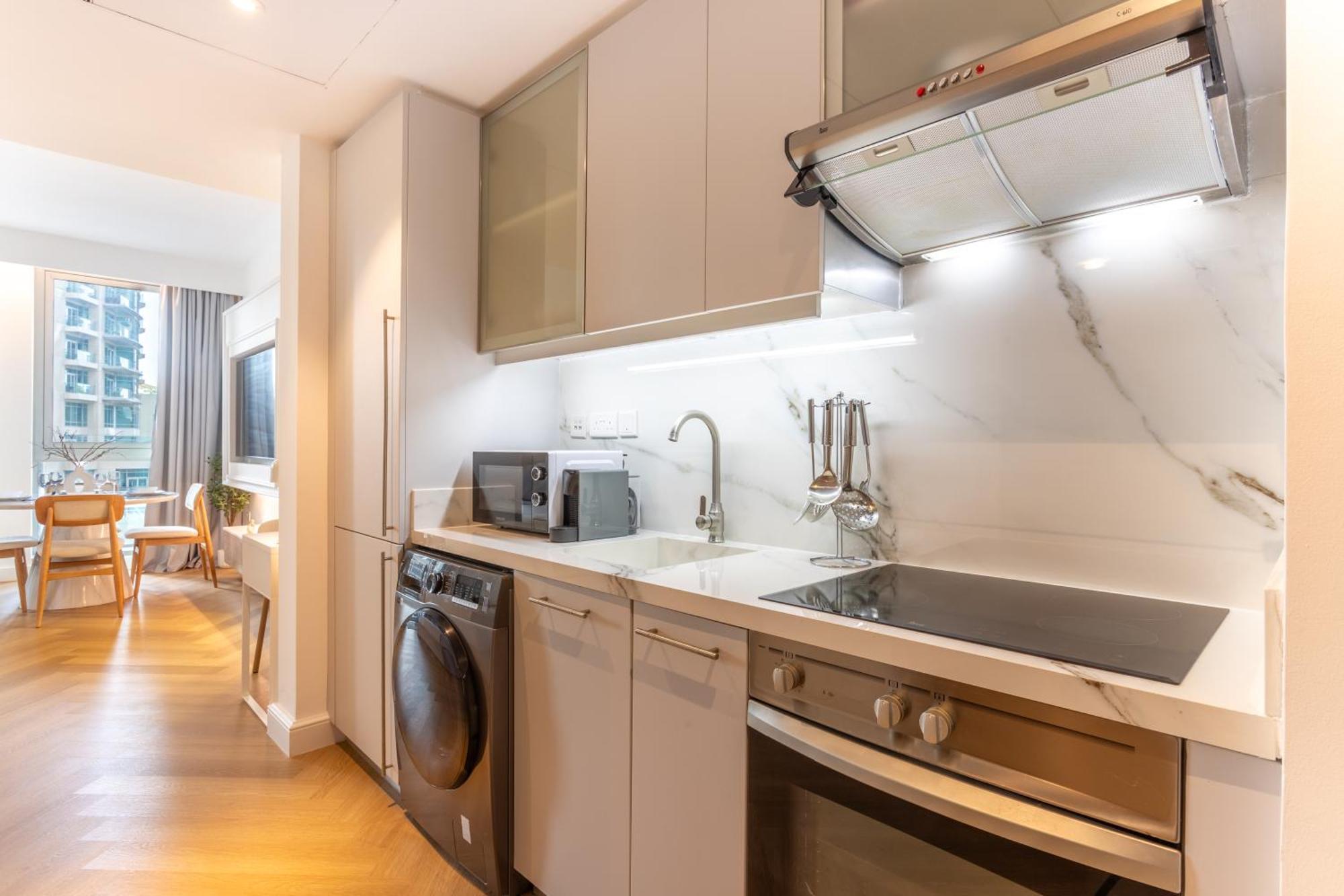 Standpoint - Elegant Upgraded In Downtown Apartment