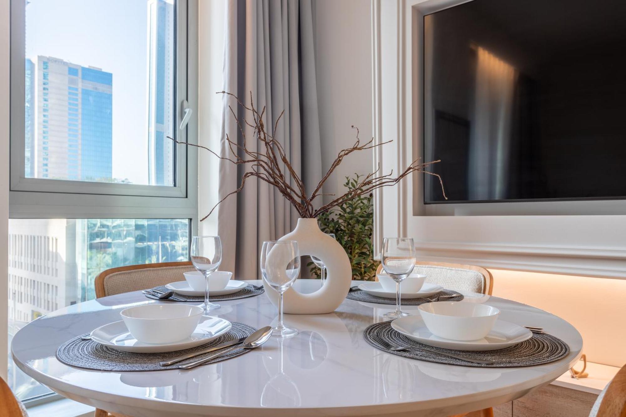 Apartment Standpoint - Elegant Upgraded In Downtown