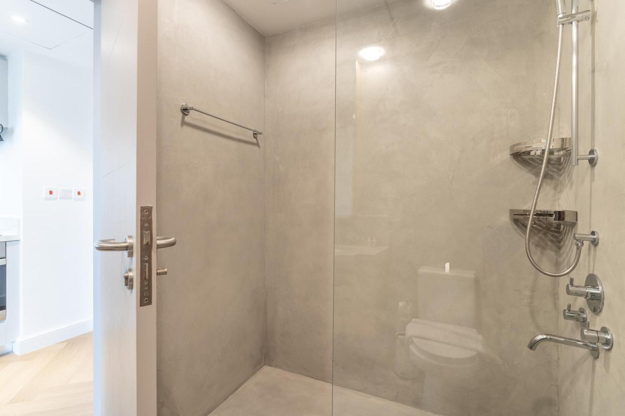 Apartment Standpoint - Elegant Upgraded In Downtown