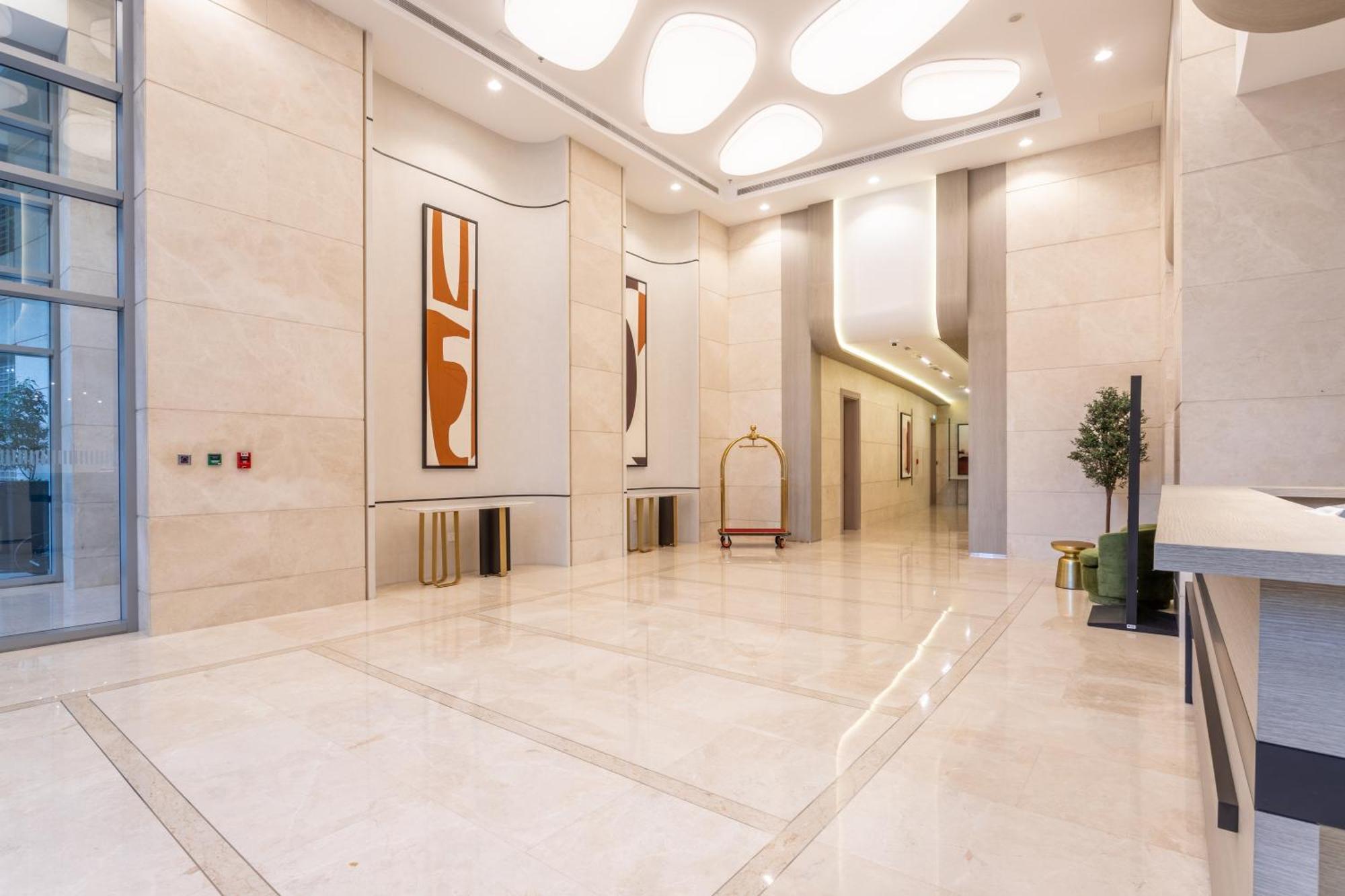 Standpoint - Elegant Upgraded In Downtown