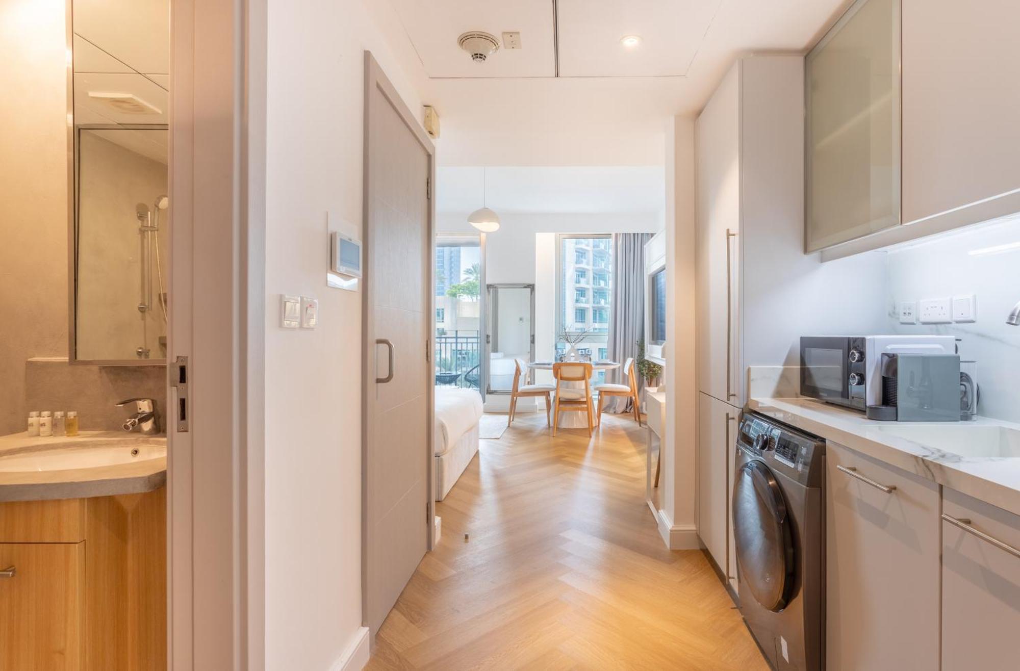 Standpoint - Elegant Upgraded In Downtown
