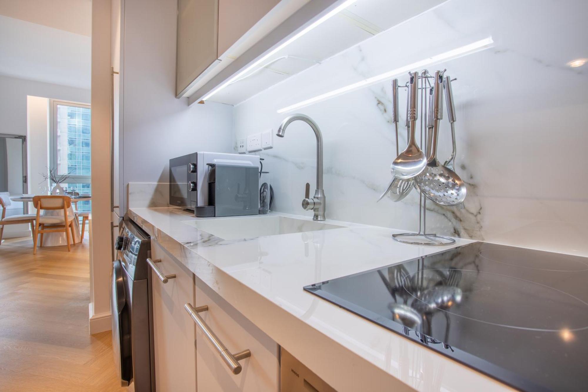 Standpoint - Elegant Upgraded In Downtown Apartment *