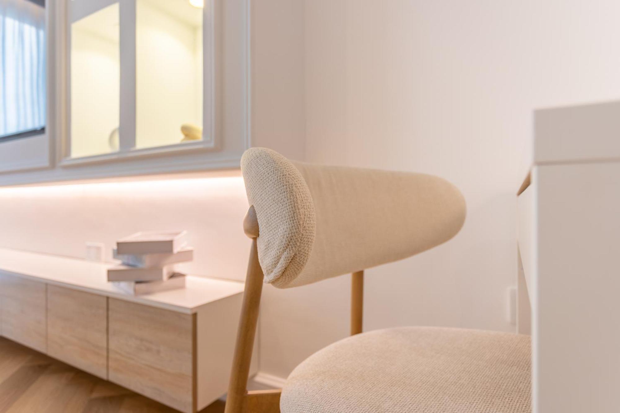 Standpoint - Elegant Upgraded In Downtown *