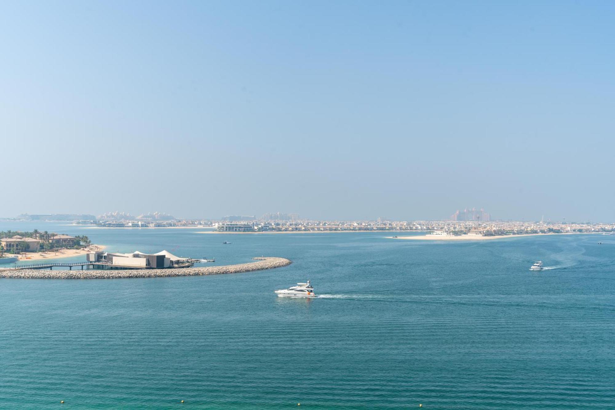 Beach Vista 1 - Beachfront Stunning - Full Sea Views Apartment
