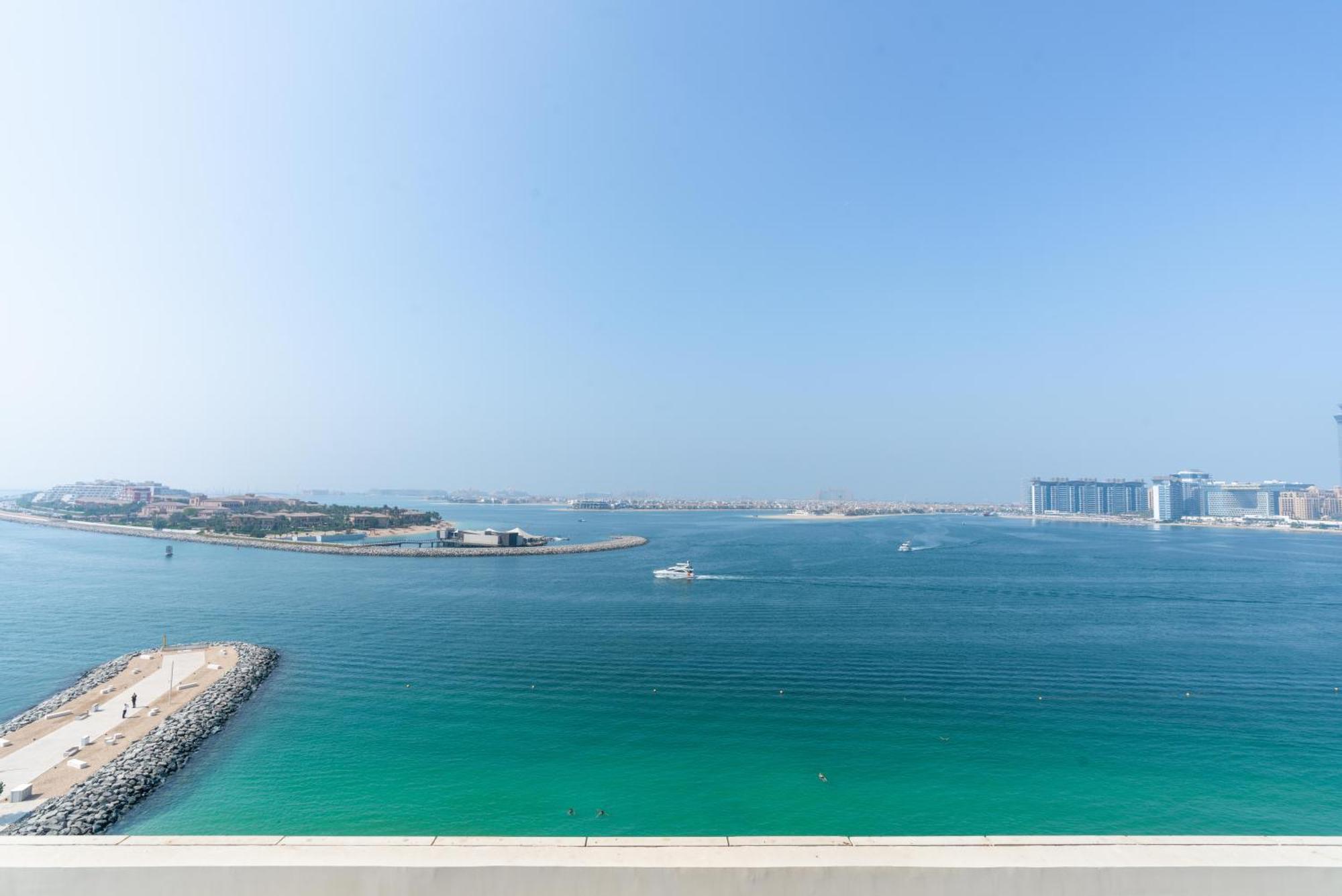Beach Vista 1 - Beachfront Stunning - Full Sea Views *