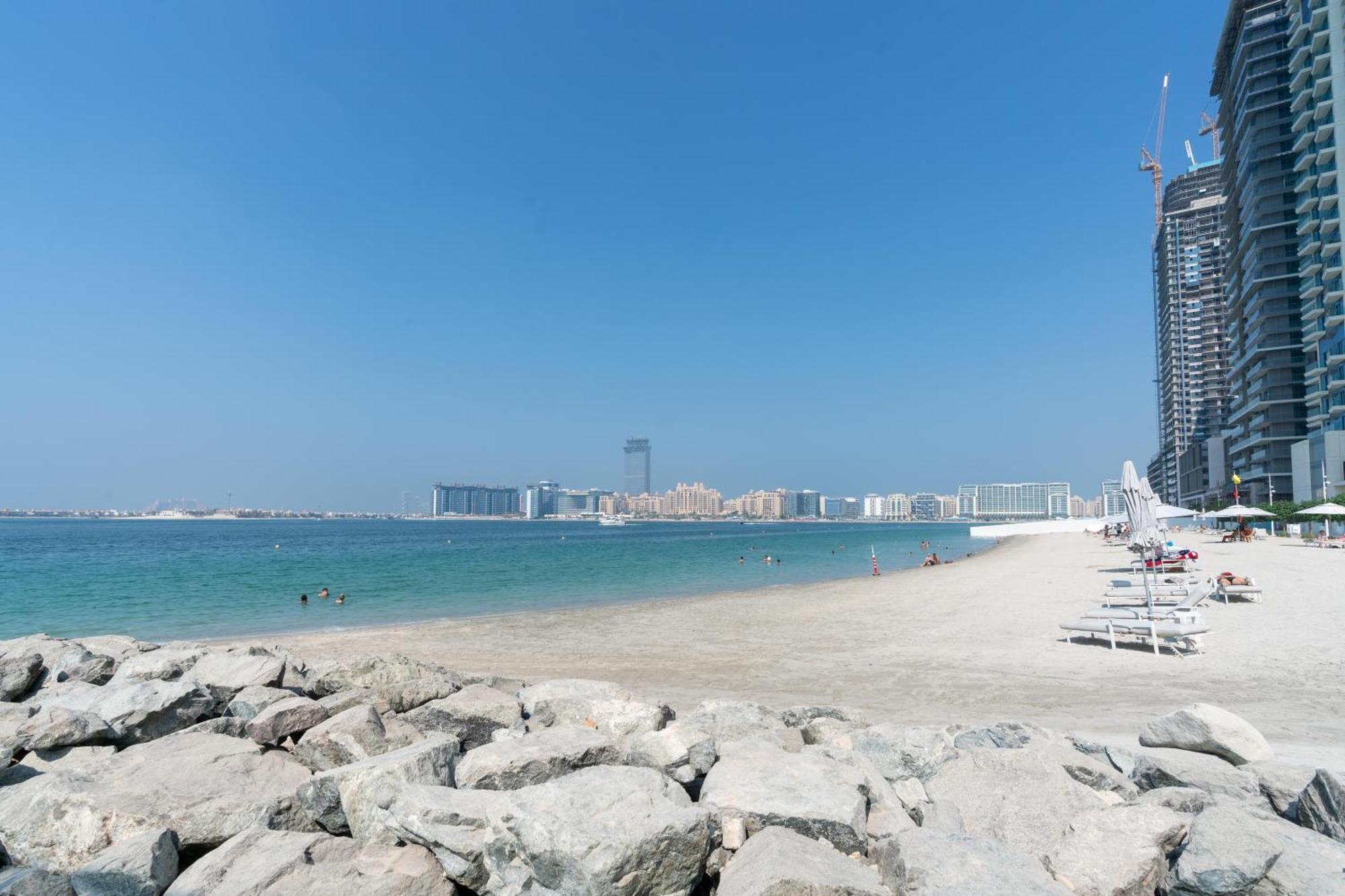 Beach Vista 1 - Beachfront Stunning - Full Sea Views *