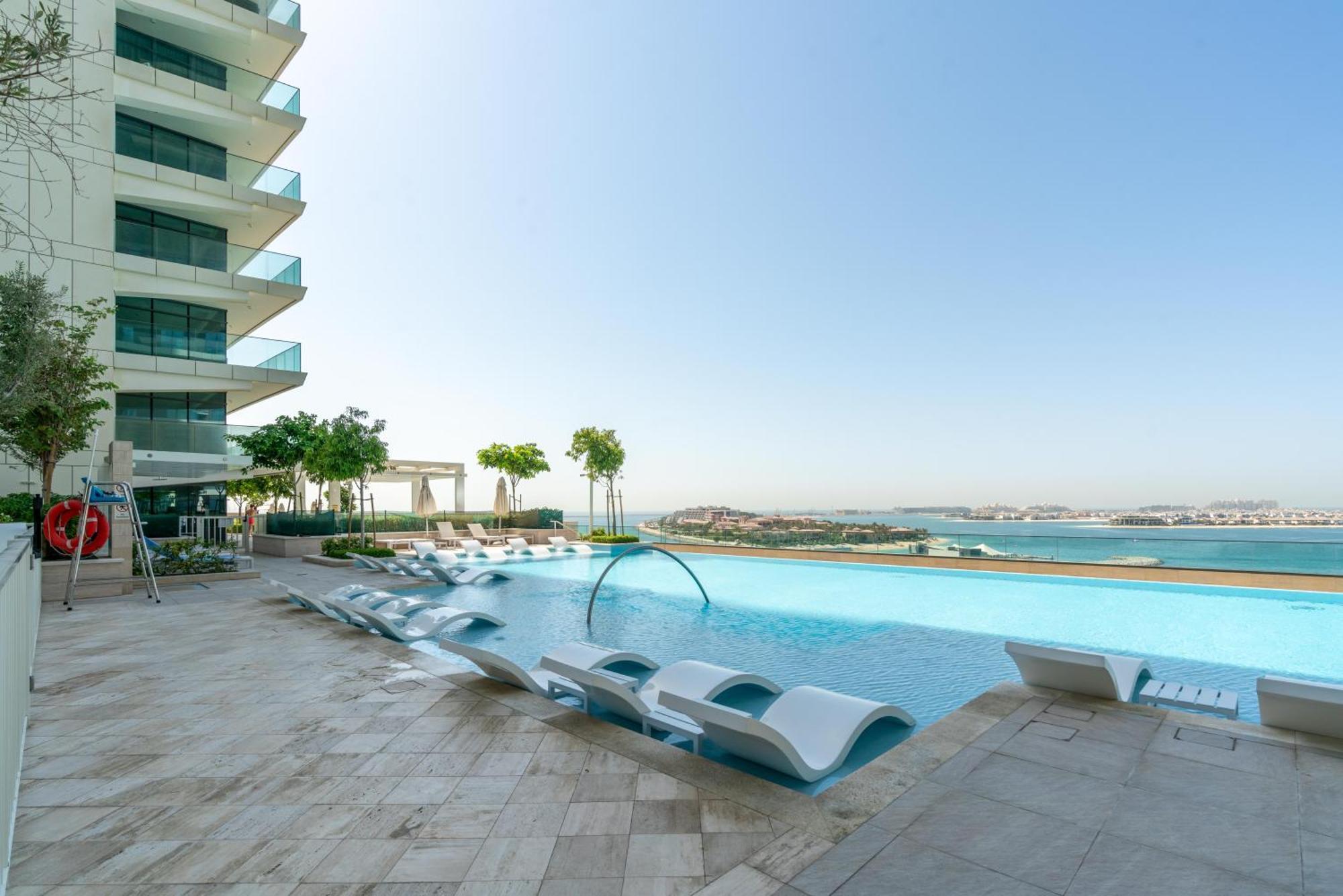 Beach Vista 1 - Beachfront Stunning - Full Sea Views Apartment *