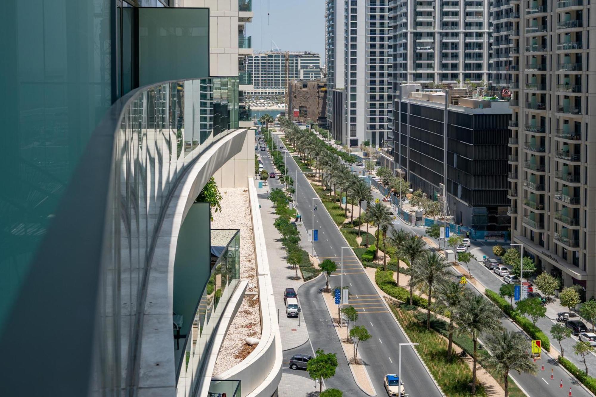 Beach Vista 1 - Beachfront Stunning - Full Sea Views Apartment Dubai