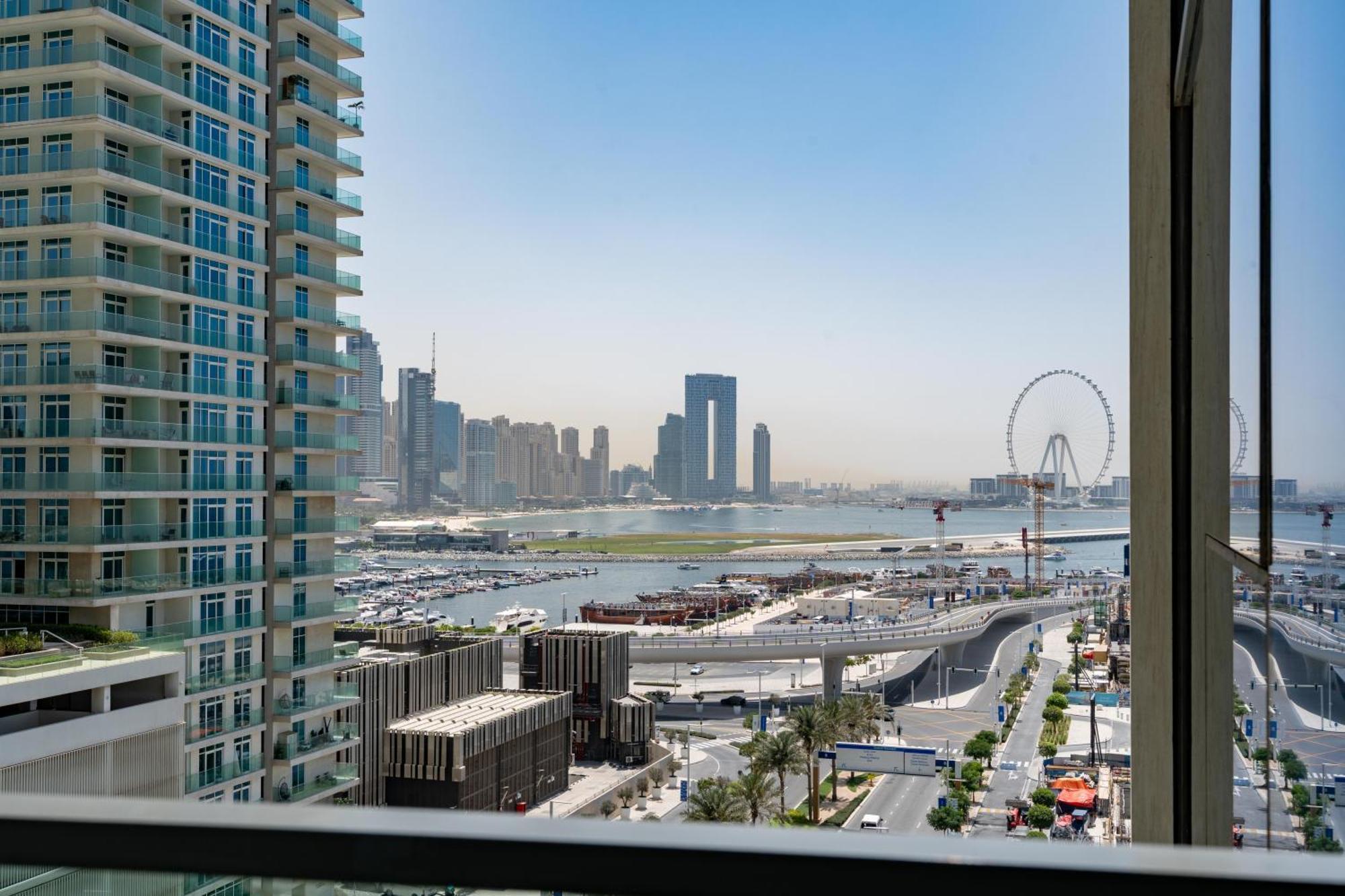 Beach Vista 1 - Beachfront Stunning - Full Sea Views Apartment
