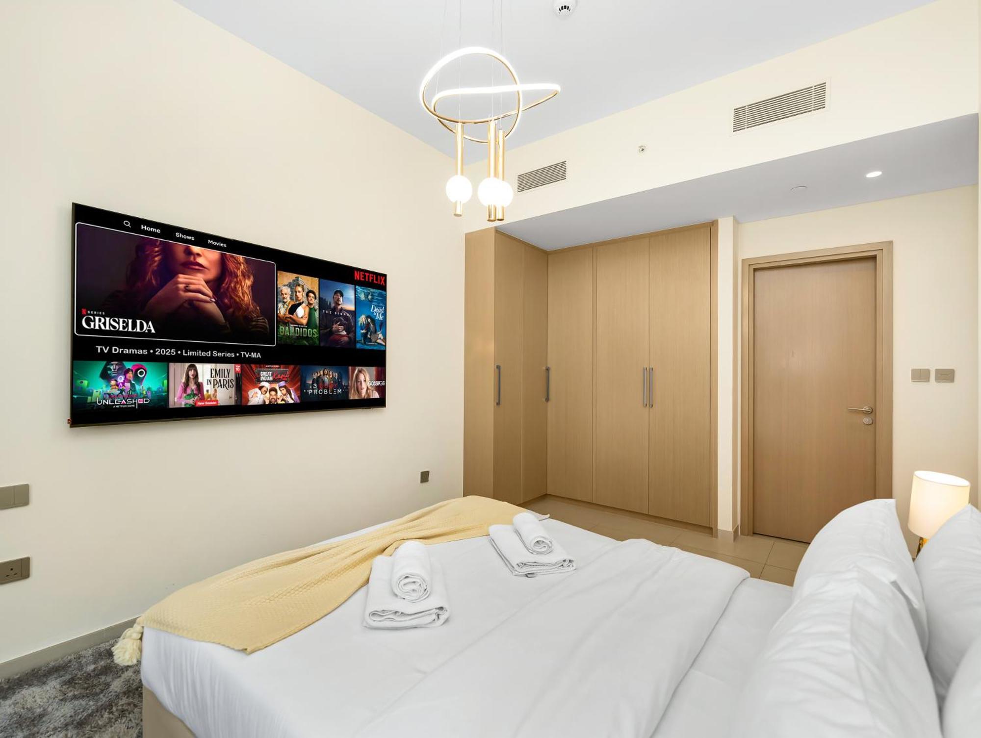 Luxurious In Burj Royale With Led Burj Khalifa Views Opposite Mall Apartment