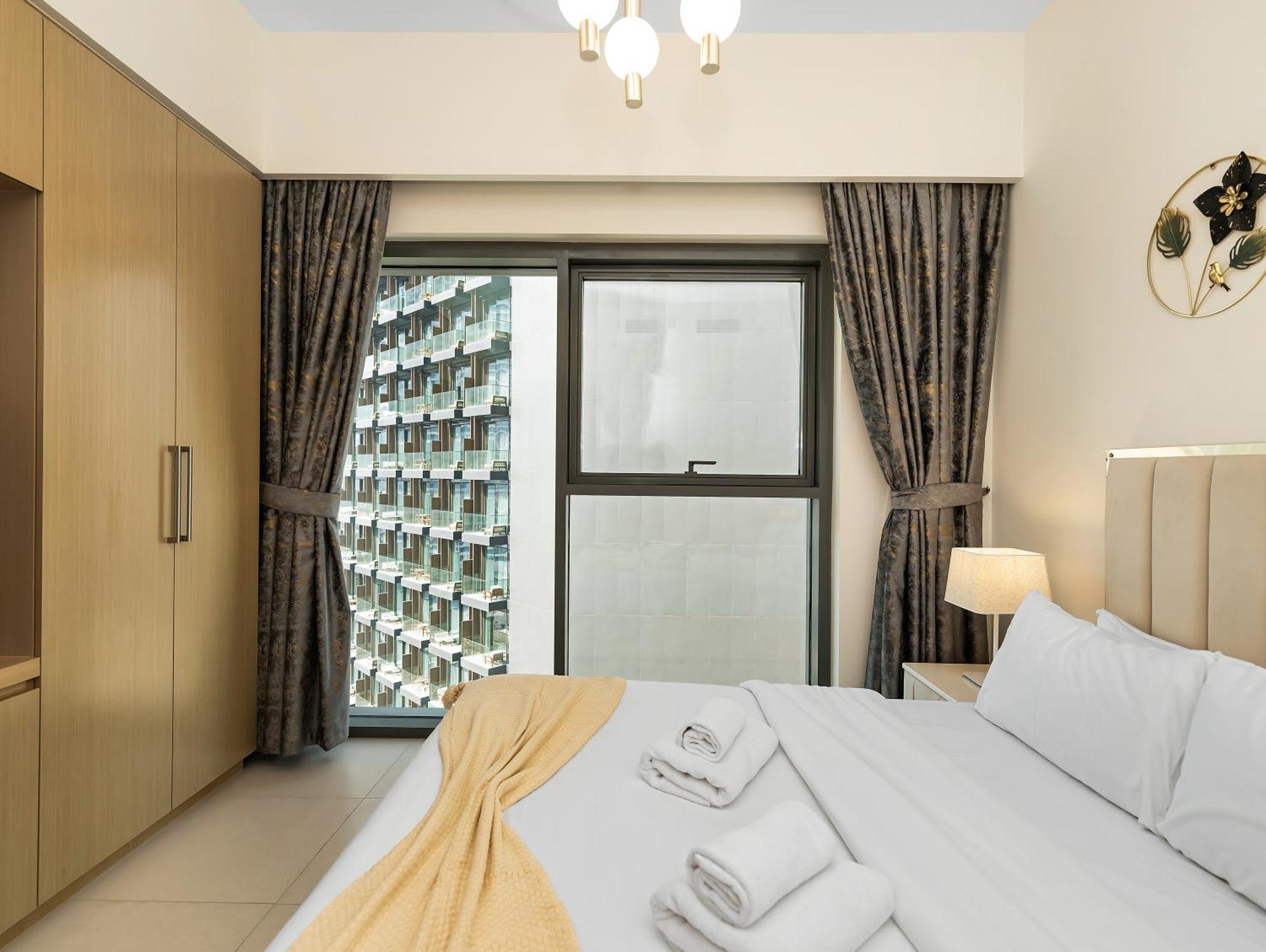 Apartment Luxurious In Burj Royale With Led Burj Khalifa Views Opposite Mall *