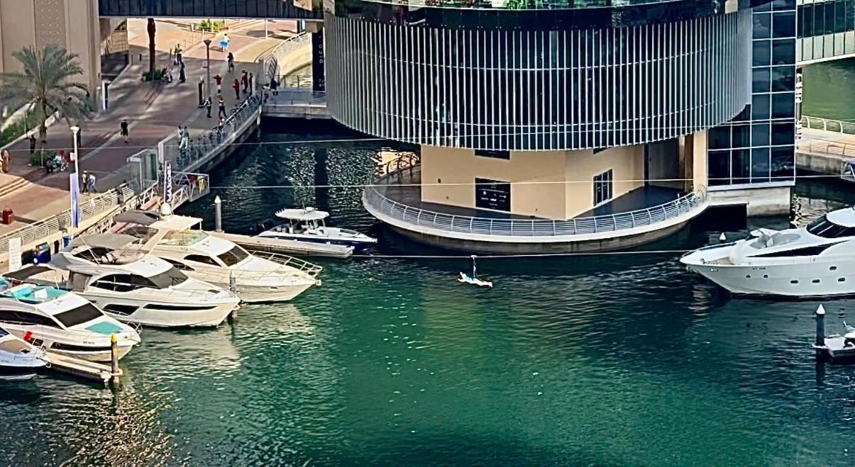 Address Marina Mall - Full Marina Views, Balcony, Kitchen & Parking Apartment *