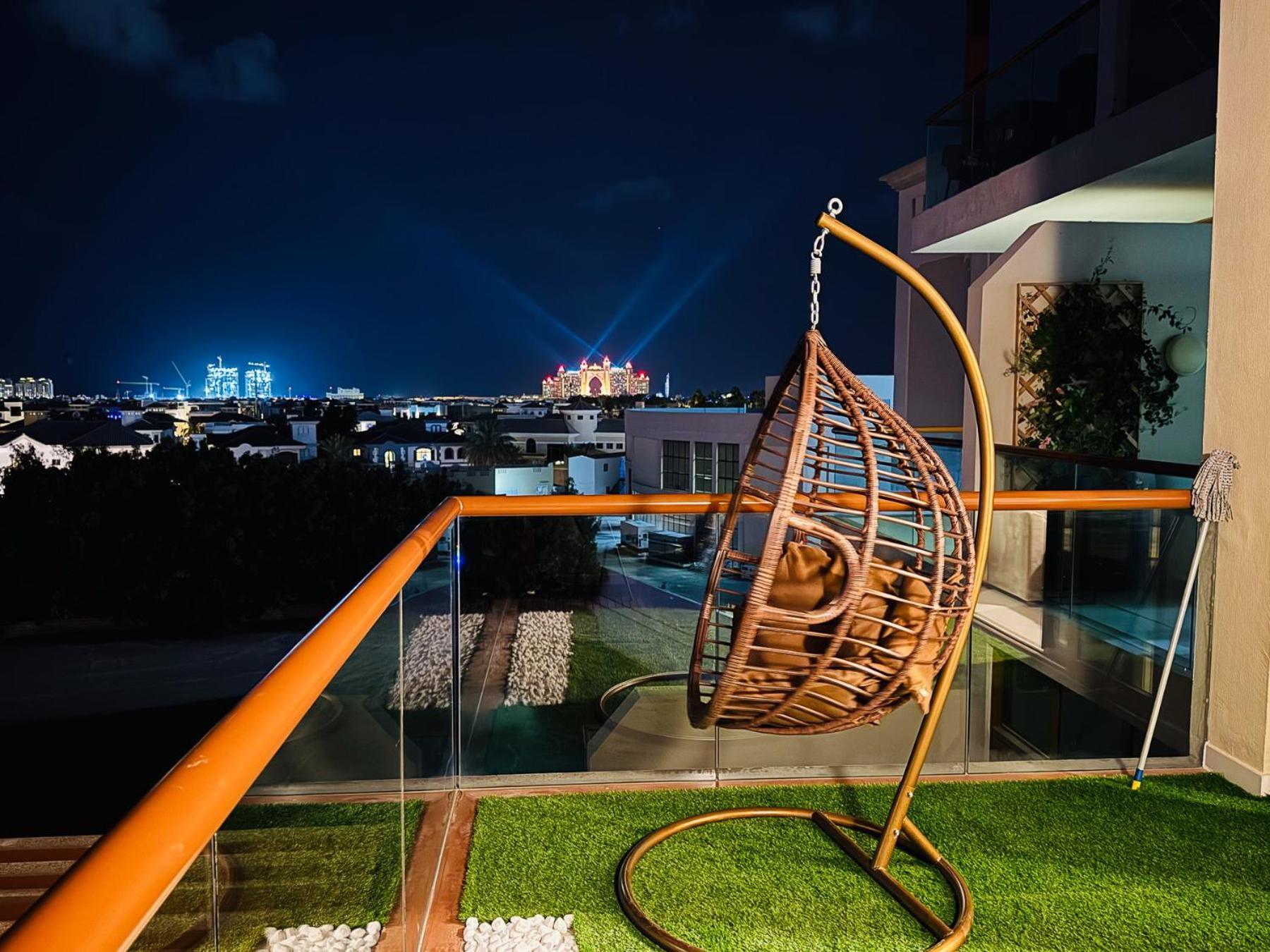 Octopus - Iconic Palm With Views *