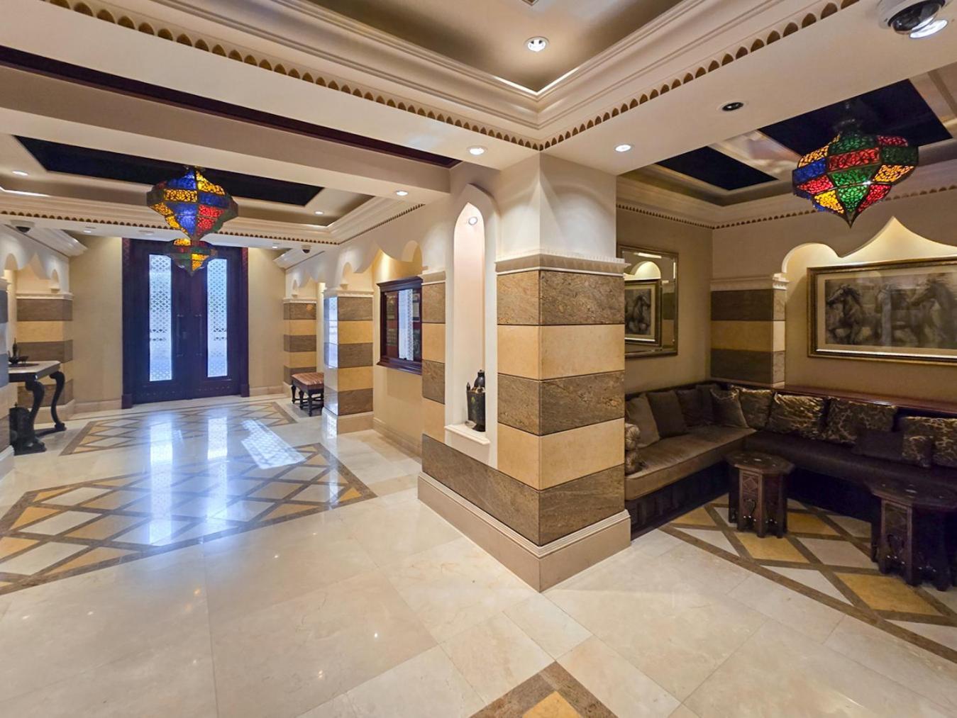 Easygo- Spacious-authentic-city Center Apartment