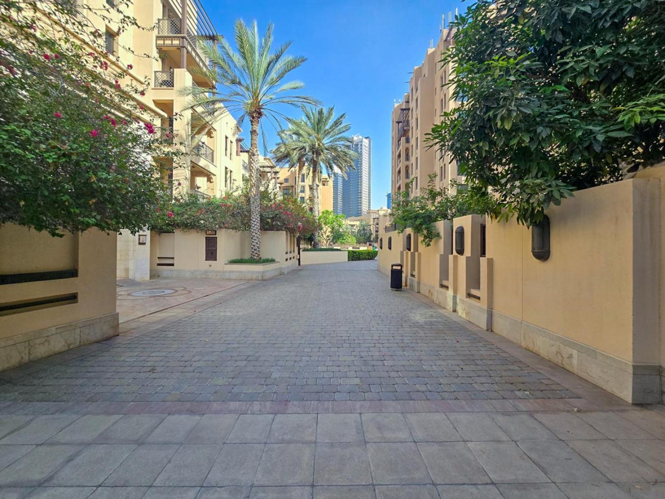Apartment Easygo- Spacious-authentic-city Center