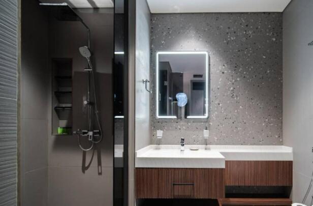 Brand New Luxury One Bedroom Apartment *