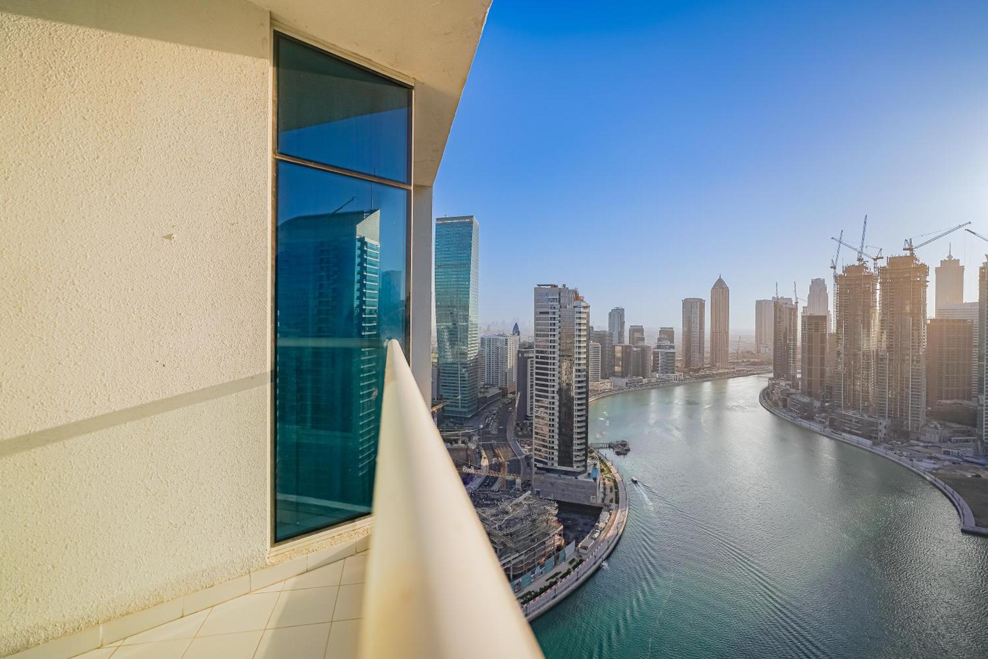 Escape 24 - Luxury In Damac Maison Prive Business Bay Apartment Dubai
