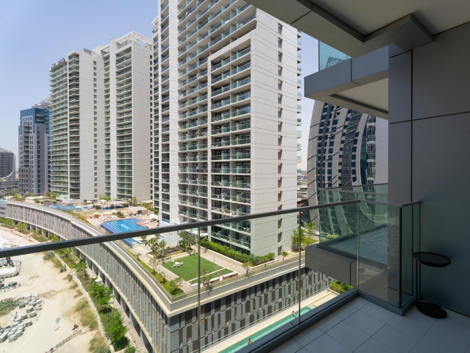 Apartment Sunlit Haven - Luxury Living In Majestine Dubai