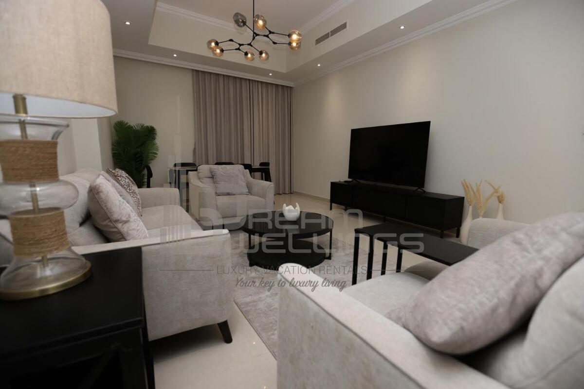 Downtown Dunya Tower Apartment Dubai