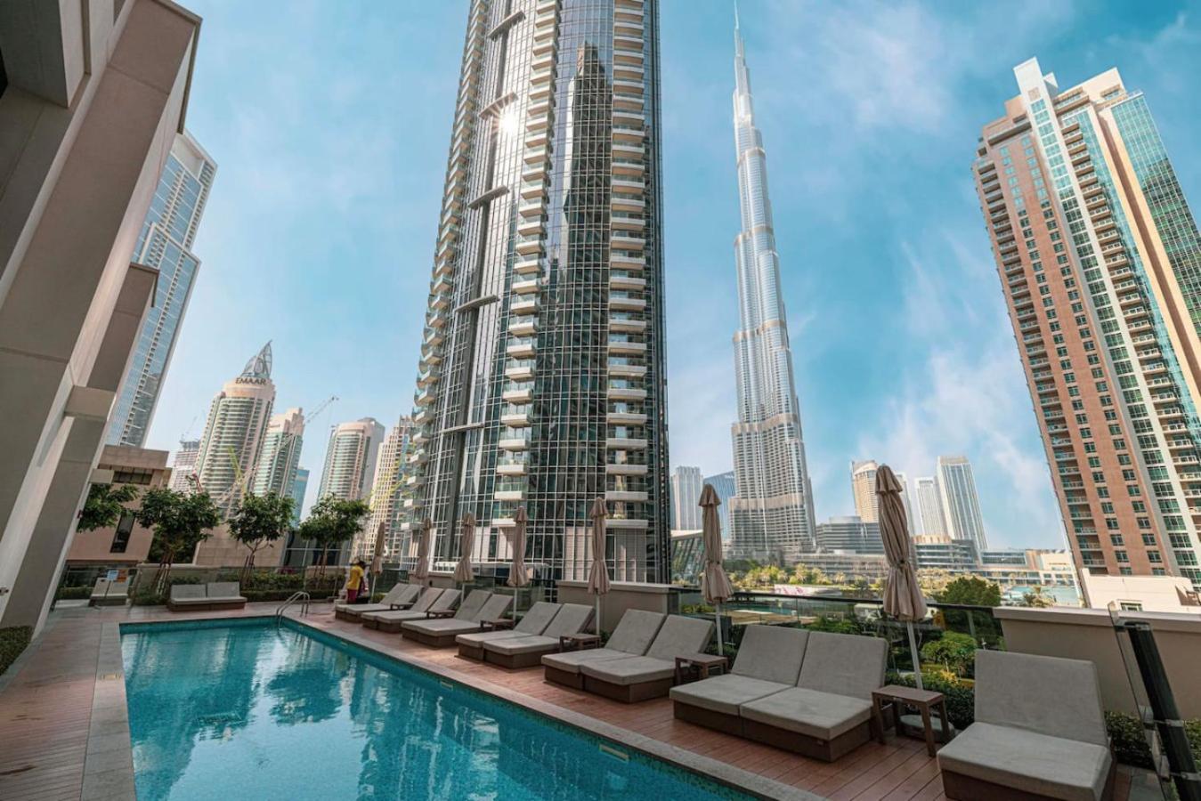 Burj Khalifa View And Mall Walk - 2br 10 Guests Apartment Dubai